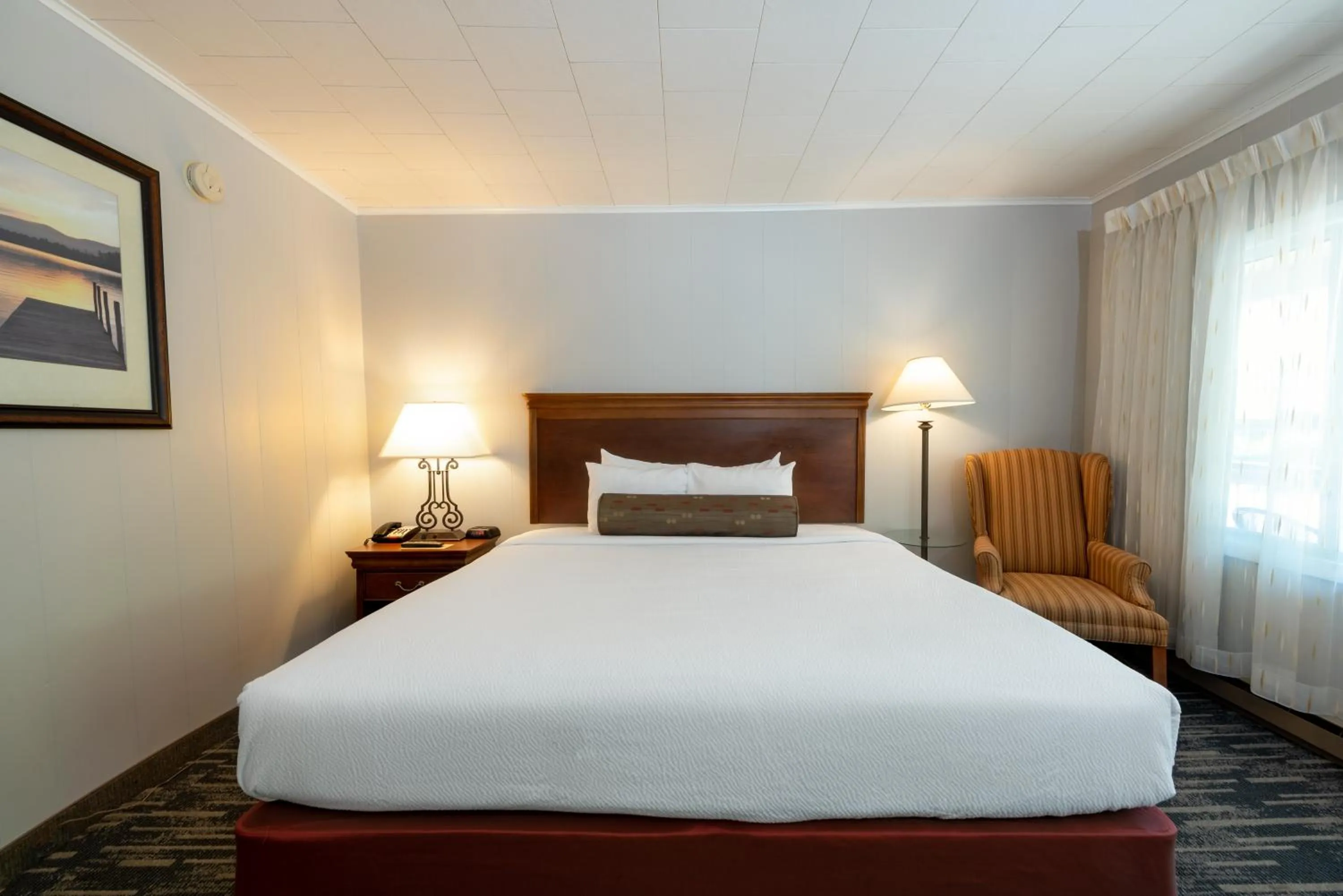 Bed in Scotty's Lakeside Resort