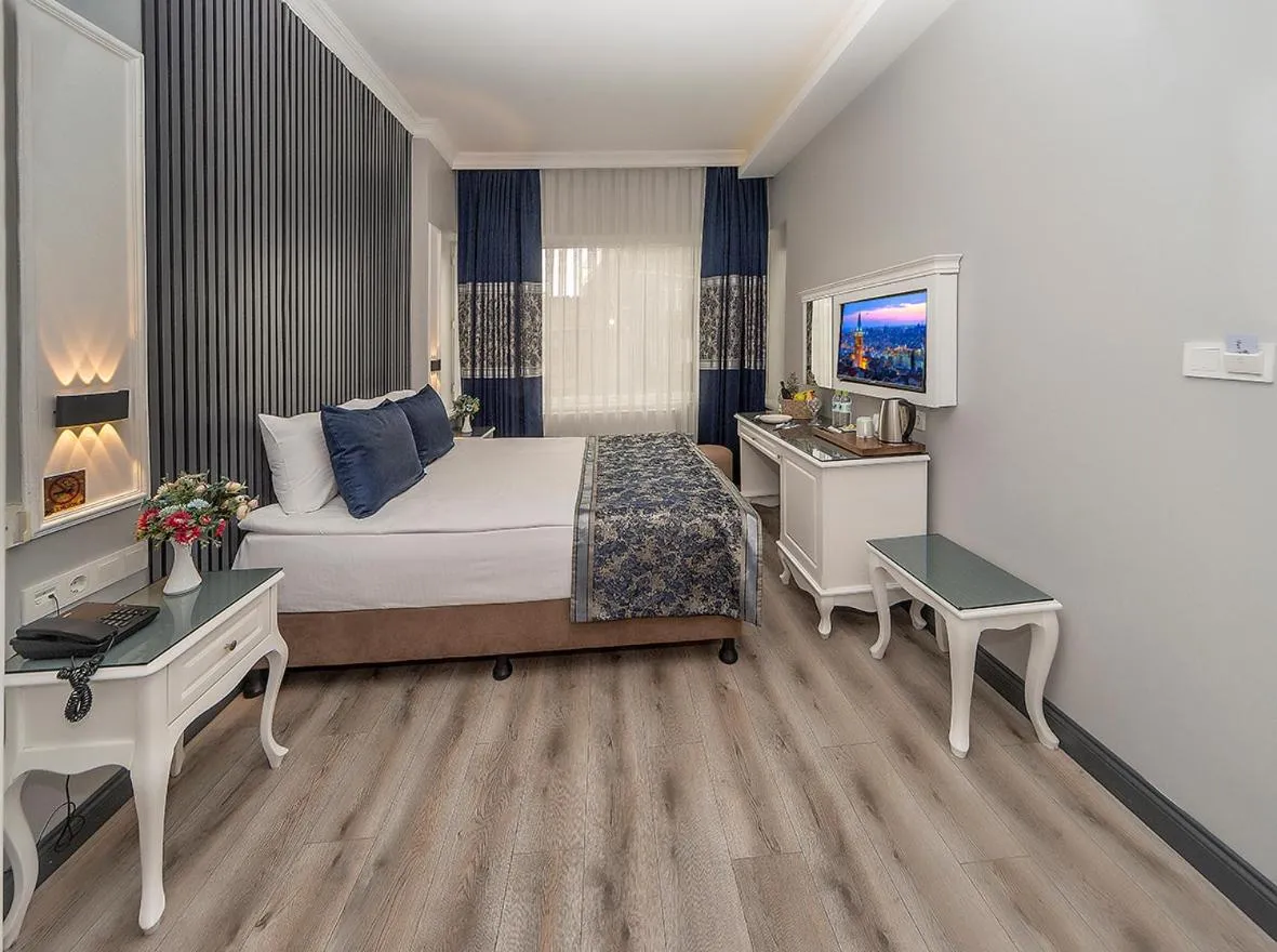 Photo of the whole room, Bed in Beyazit Palace Hotel