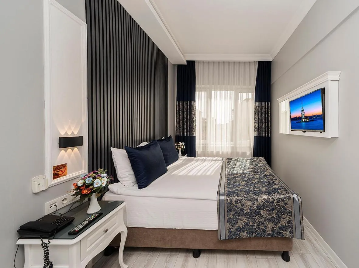 Photo of the whole room, Bed in Beyazit Palace Hotel