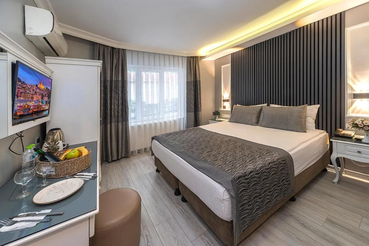 Photo of the whole room, Bed in Beyazit Palace Hotel