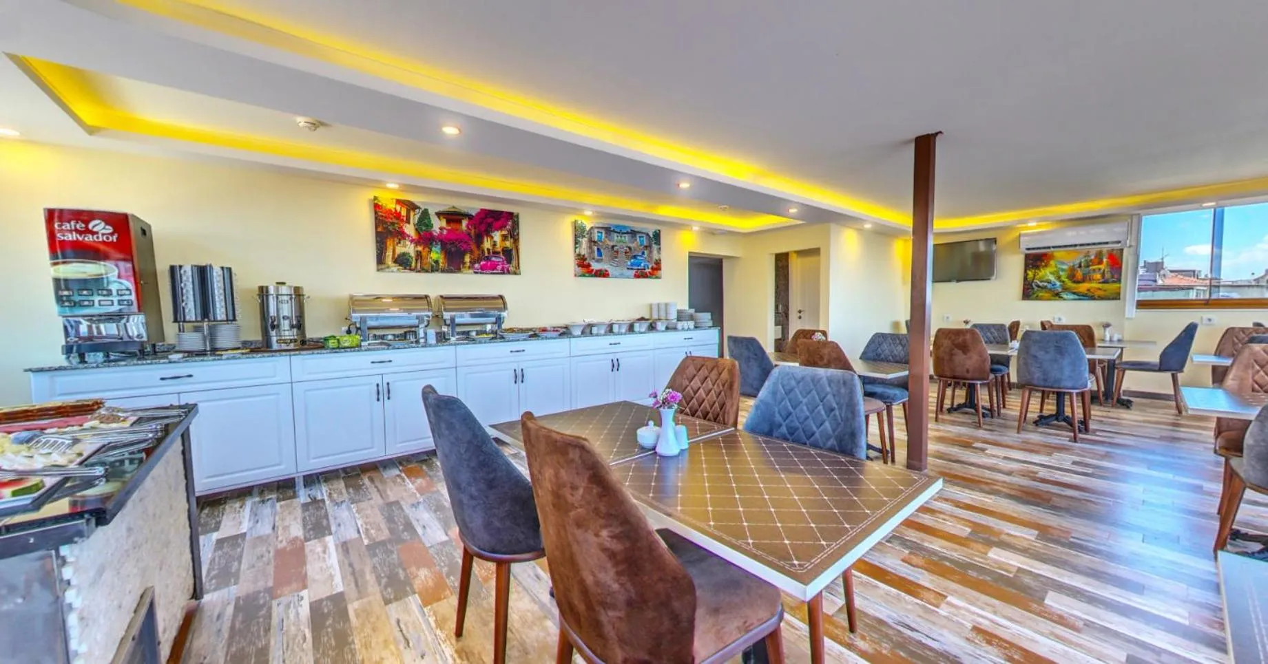 Restaurant/places to eat in Beyazit Palace Hotel