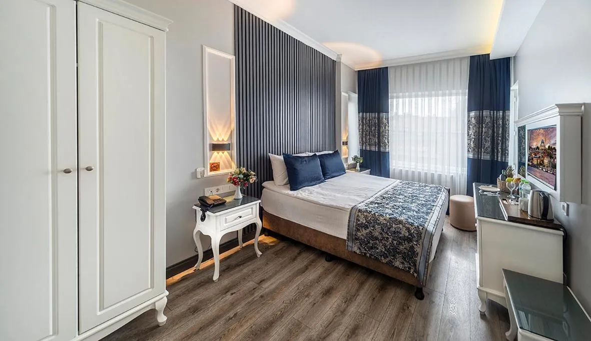 Photo of the whole room, Bed in Beyazit Palace Hotel