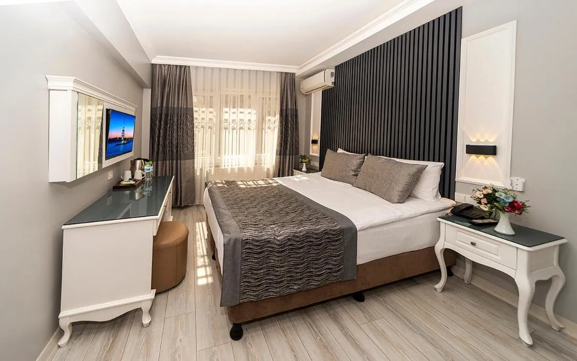 Photo of the whole room, Bed in Beyazit Palace Hotel