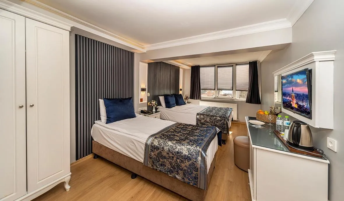 Photo of the whole room, Bed in Beyazit Palace Hotel