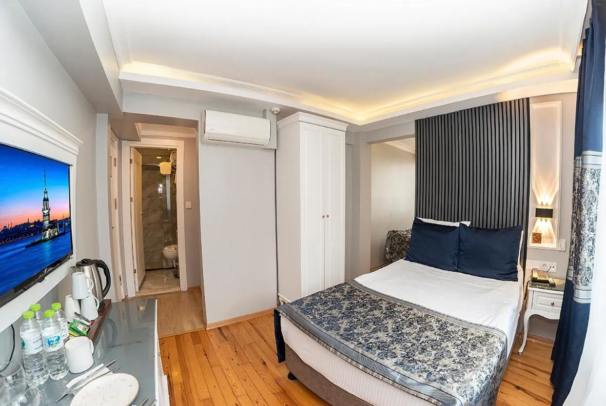 Photo of the whole room, Bed in Beyazit Palace Hotel