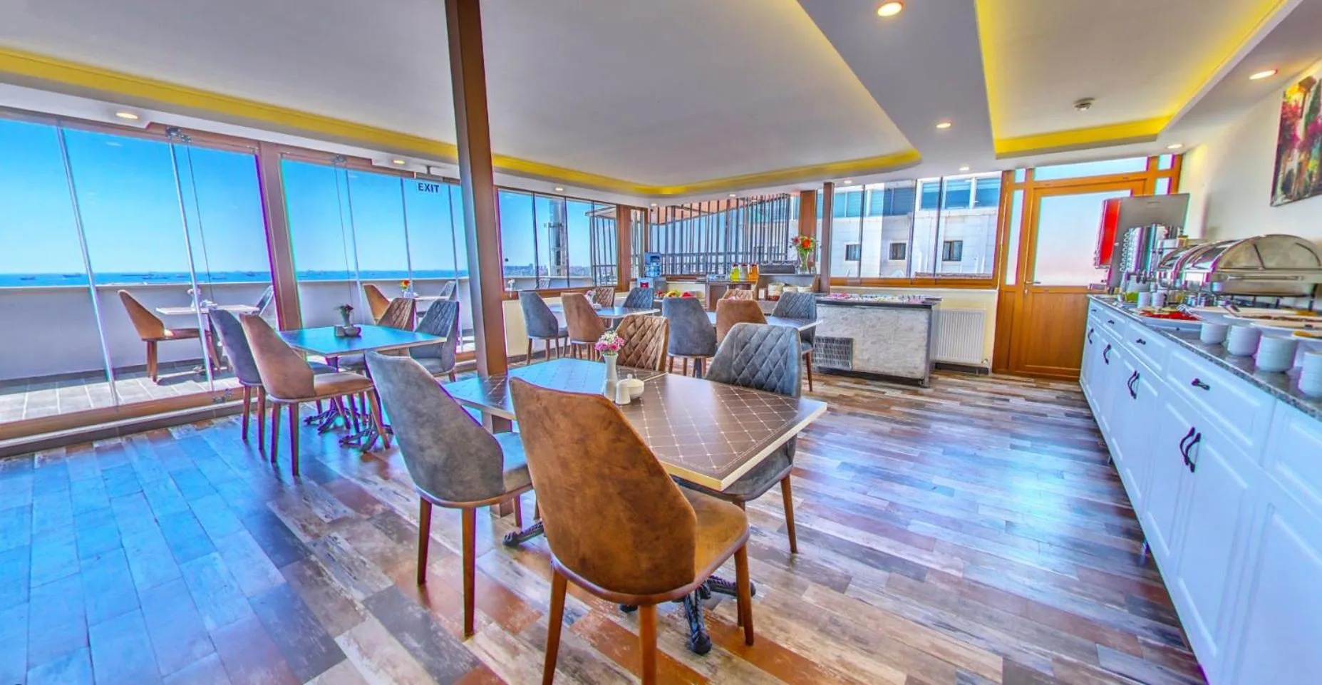 Restaurant/places to eat in Beyazit Palace Hotel