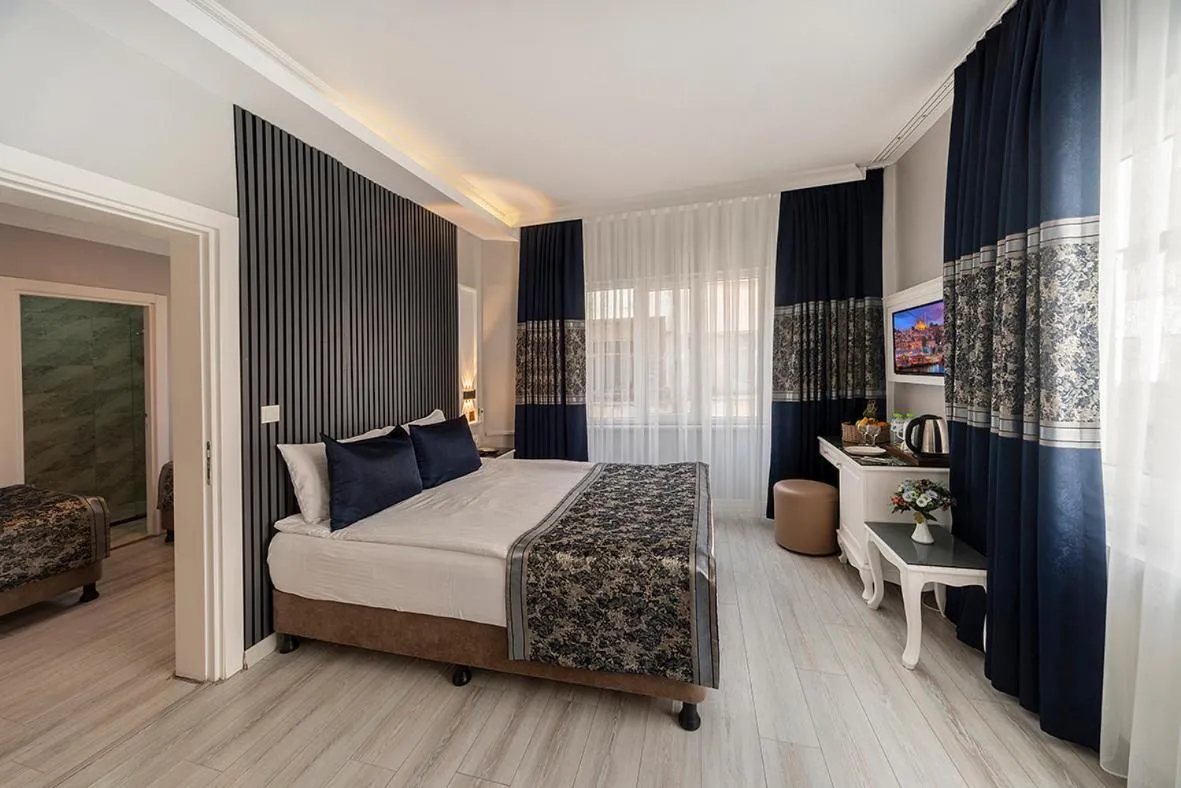 Photo of the whole room, Bed in Beyazit Palace Hotel