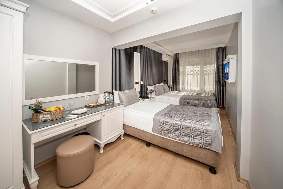 Photo of the whole room, Bed in Beyazit Palace Hotel