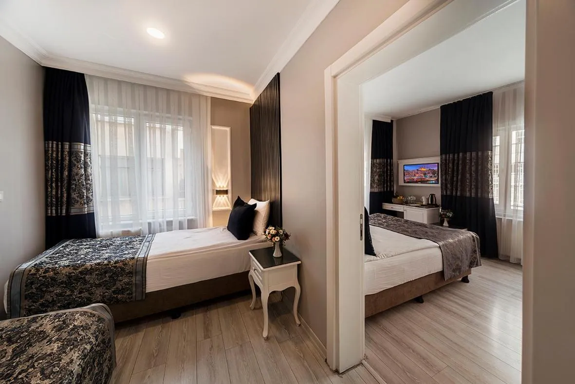 Photo of the whole room, Bed in Beyazit Palace Hotel