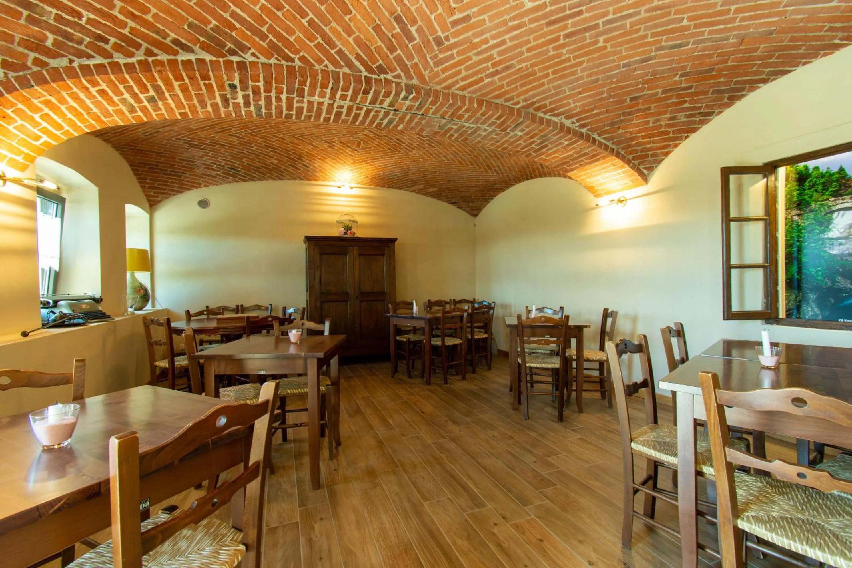 Restaurant/places to eat in Ca Montiglio