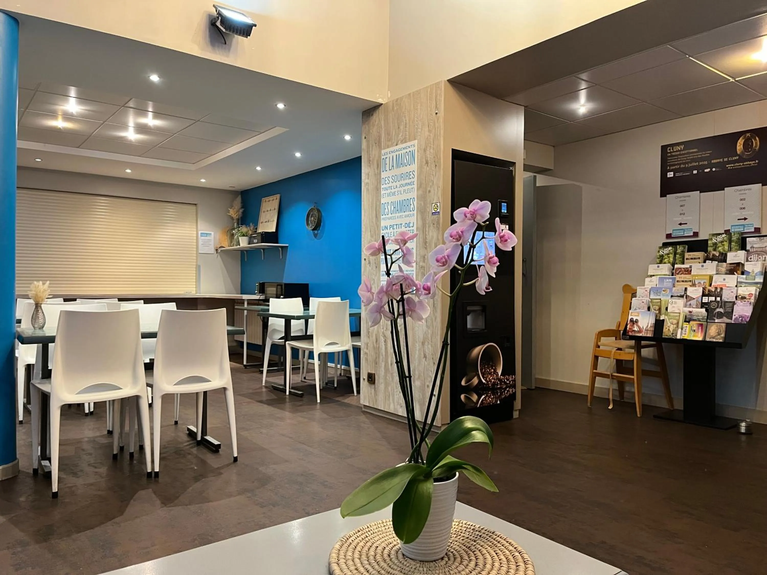 Lobby or reception in Kyriad Direct Macon Sud