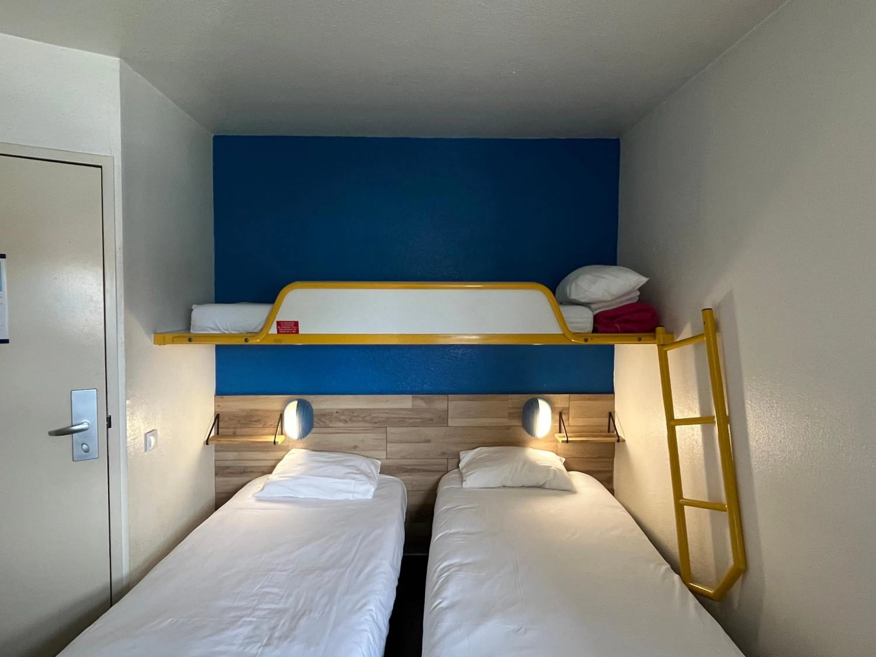 Bedroom, Bed in Kyriad Direct Macon Sud