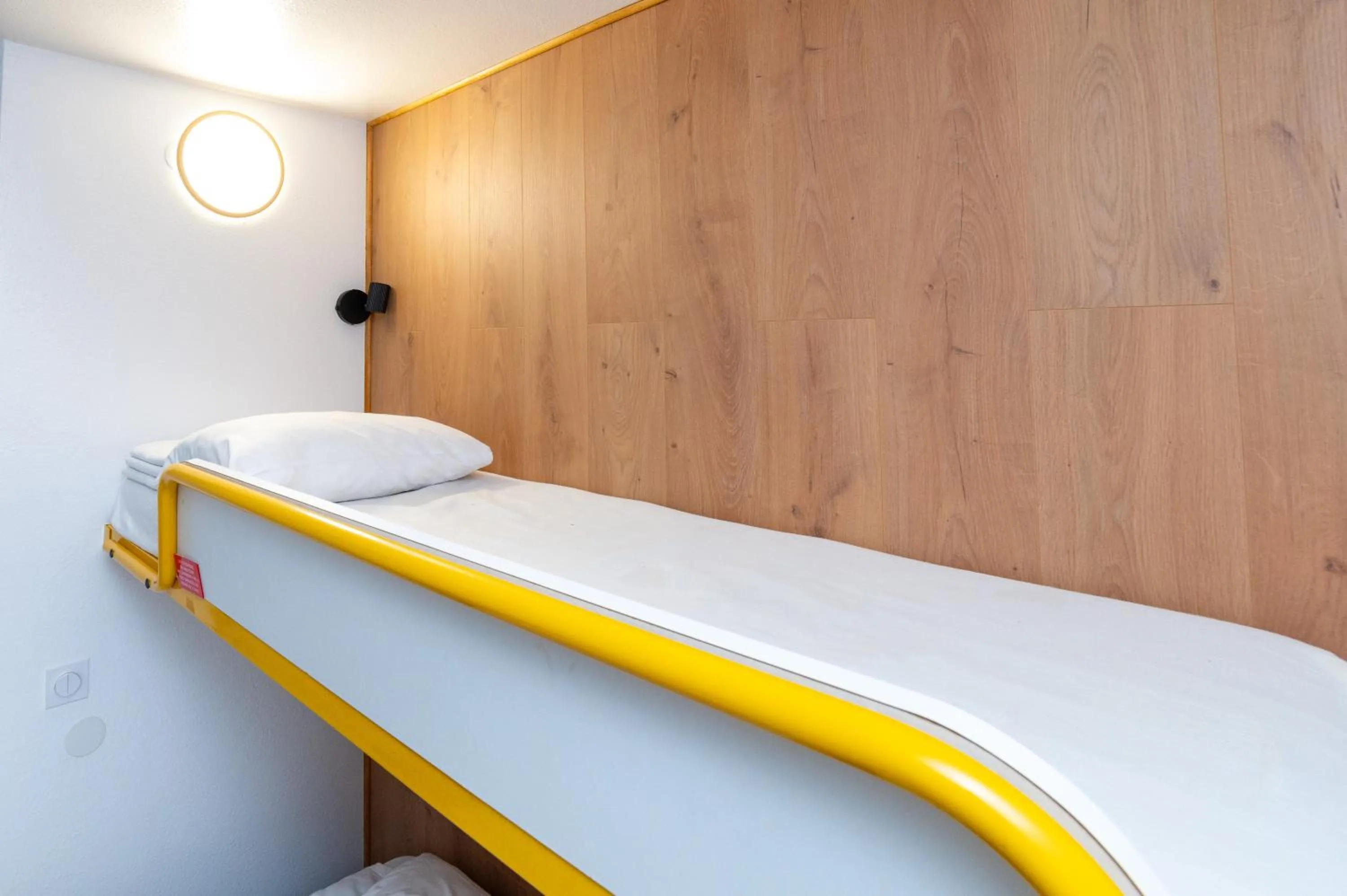 bunk bed in Kyriad Direct Macon Sud