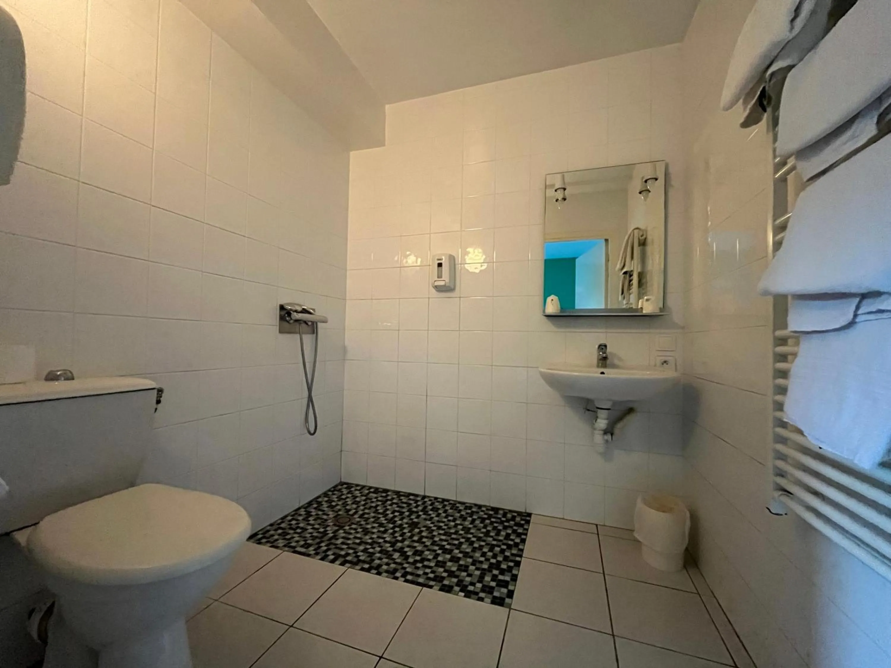 Bathroom in Kyriad Direct Macon Sud