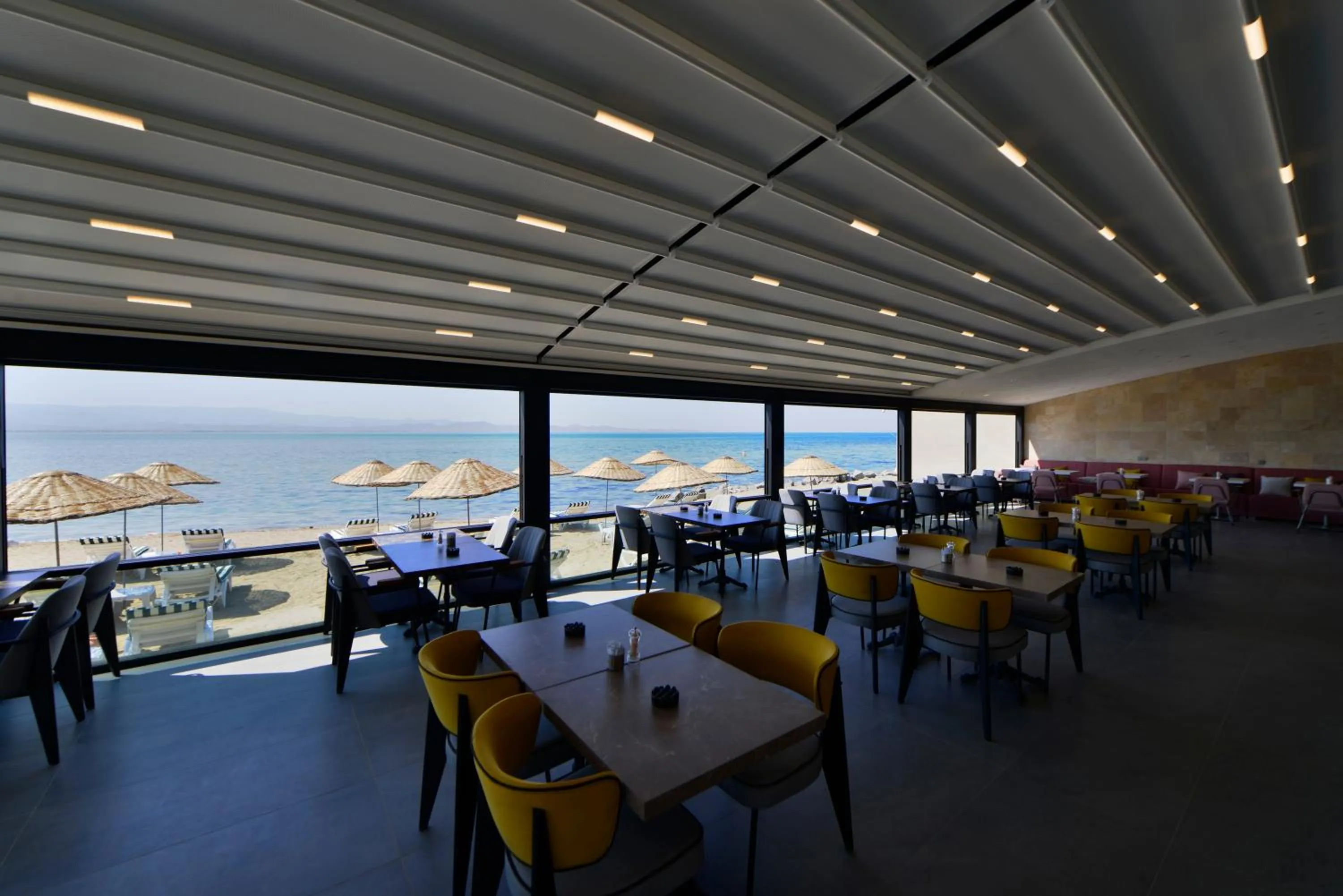 Restaurant/places to eat in Room 23 Hotel