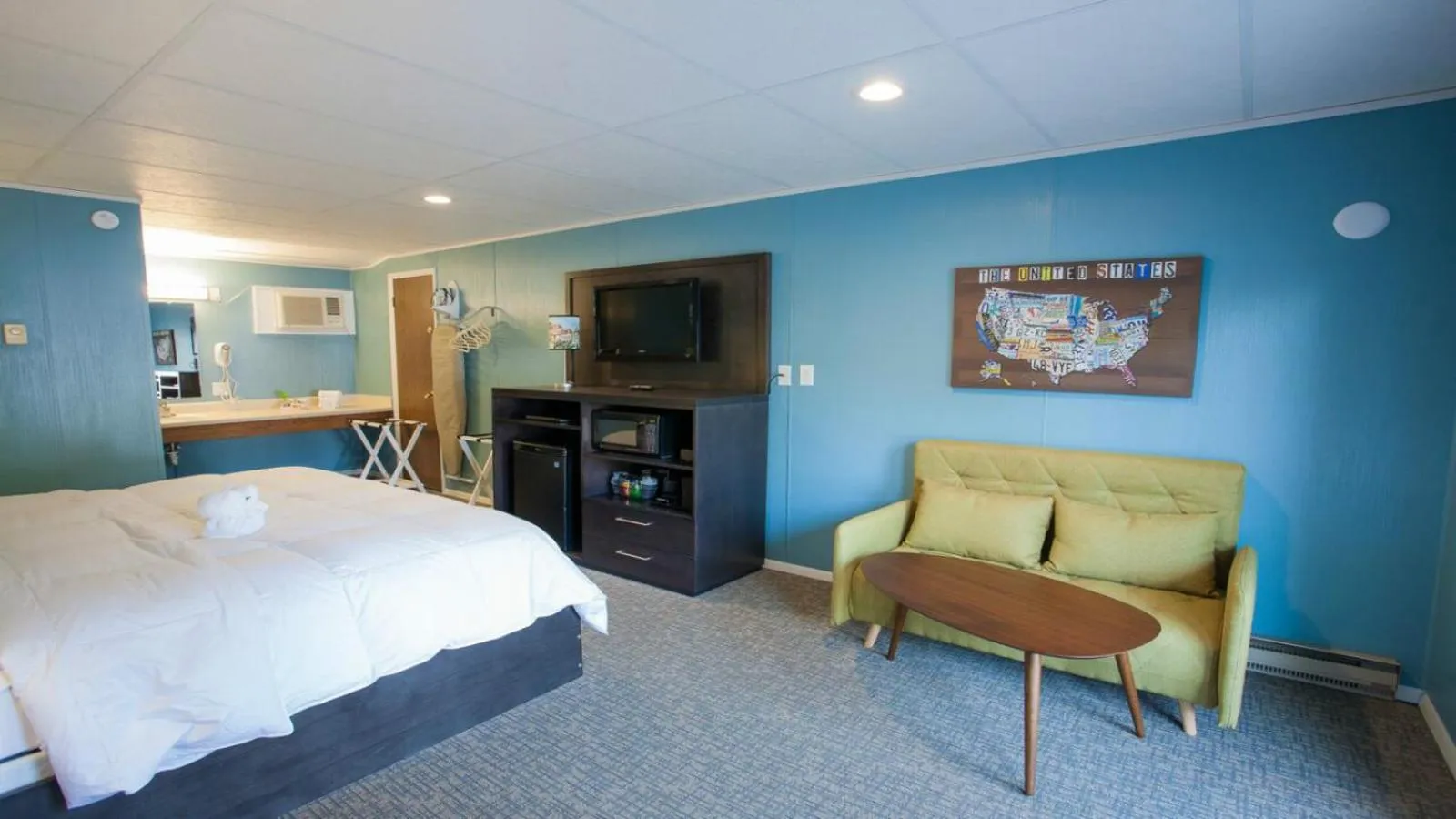 Photo of the whole room, Bed in Bavarian Inn, Black Hills