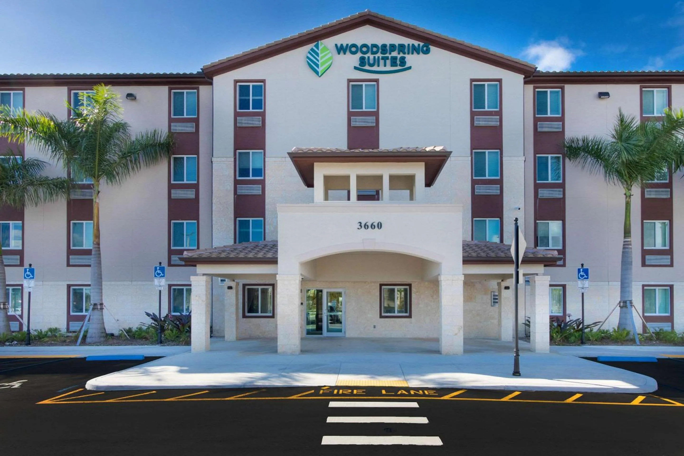 Property building in WoodSpring Suites Miramar