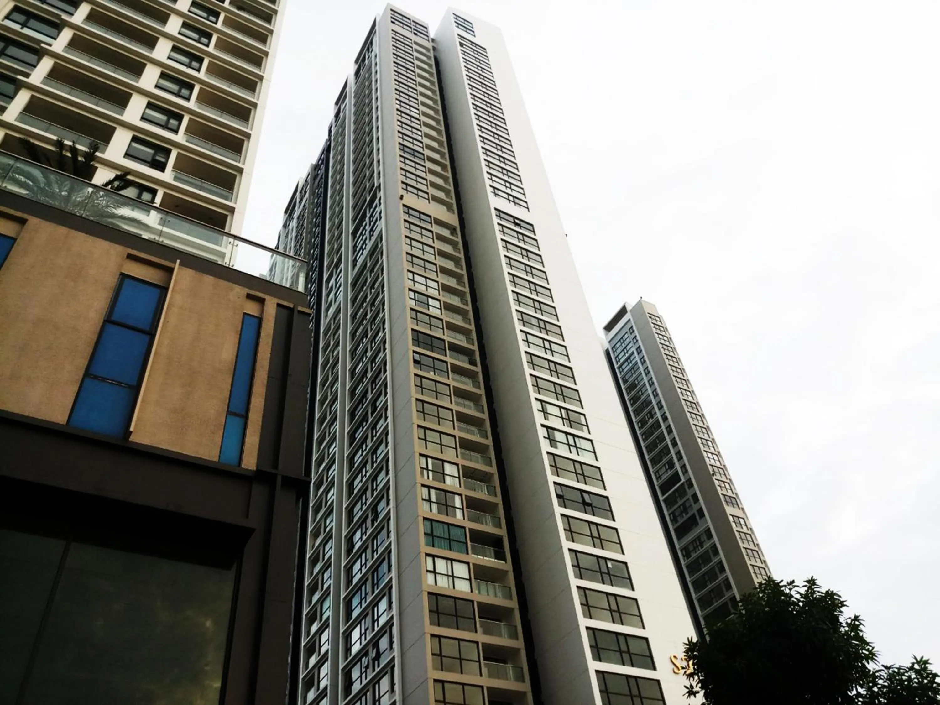 Property building in Luxury Apartment Vinhomes Skylake