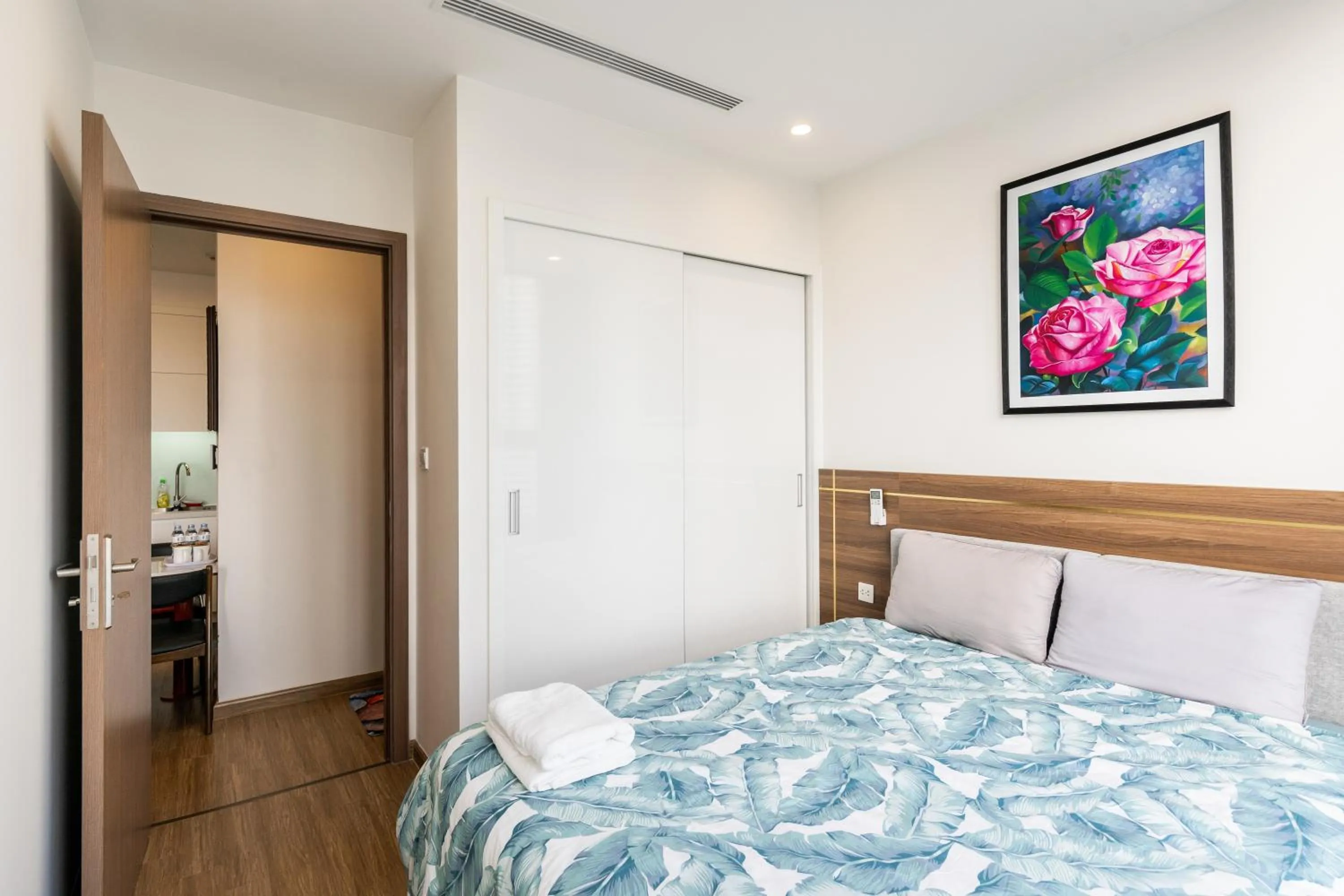 Bed in Luxury Apartment Vinhomes Skylake