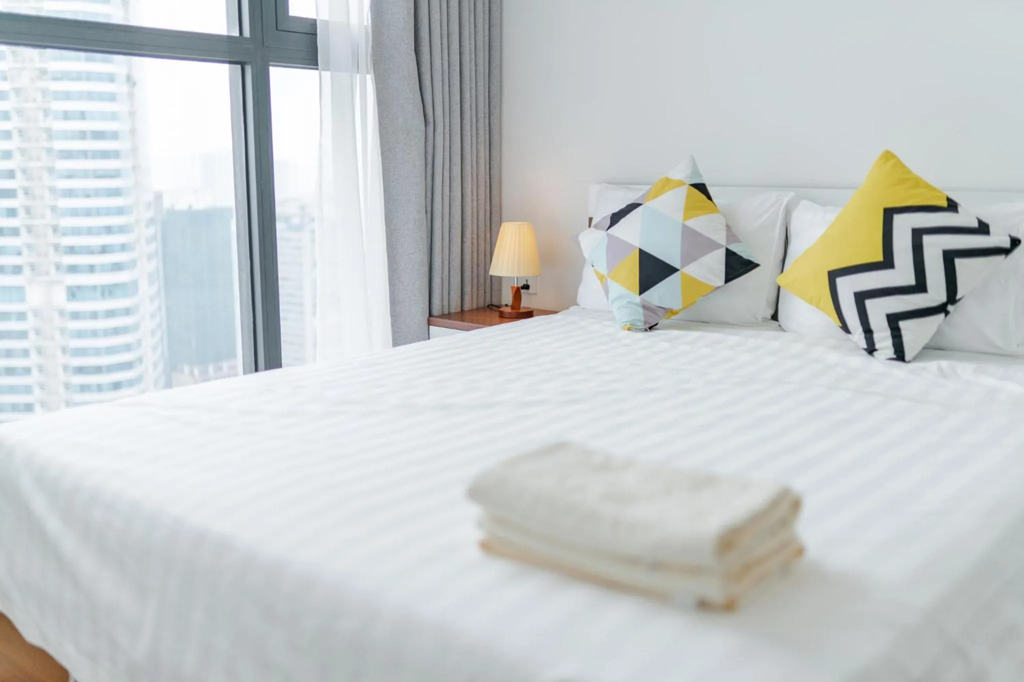 Bed in Luxury Apartment Vinhomes Skylake