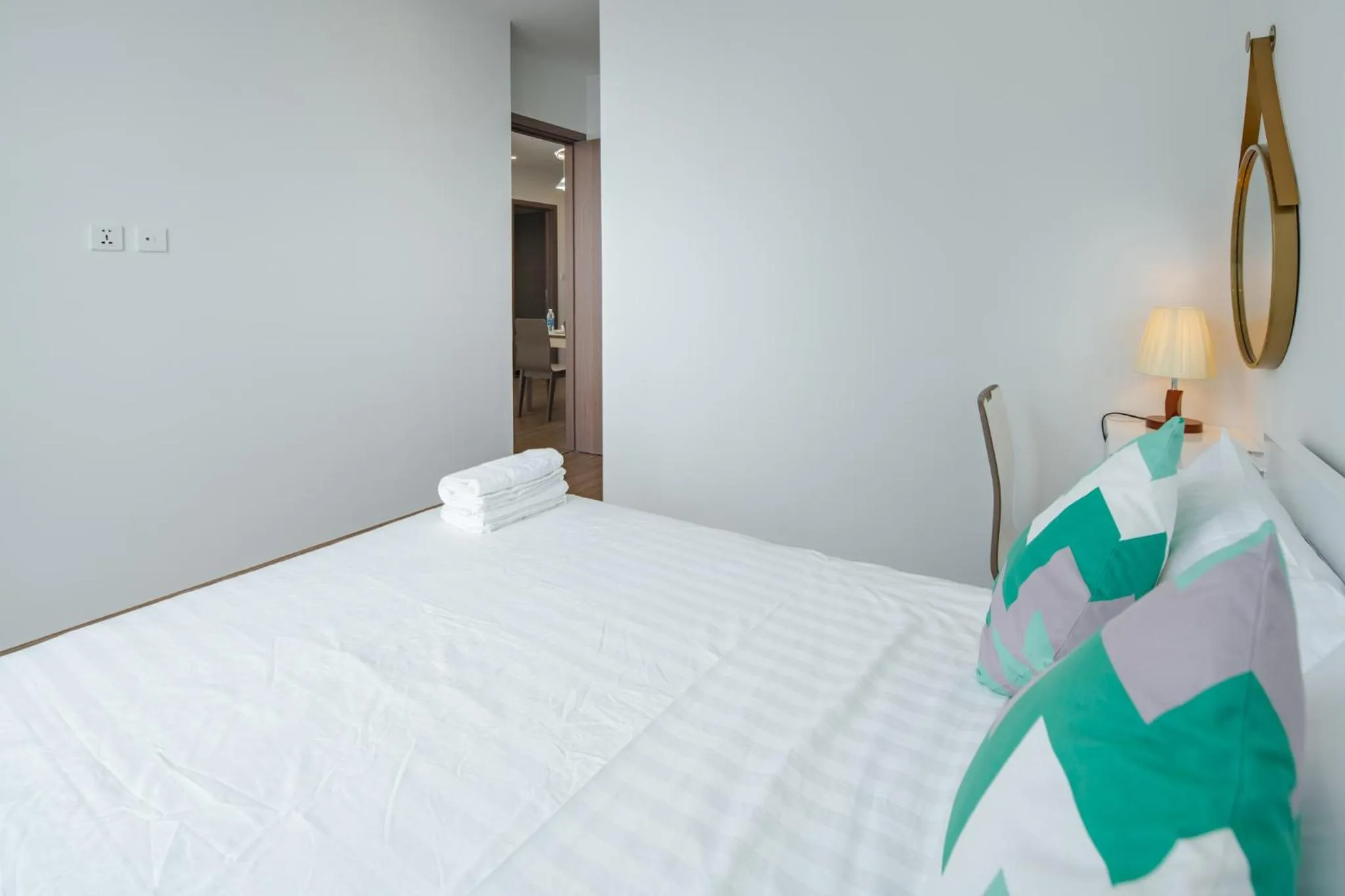 Bed in Luxury Apartment Vinhomes Skylake