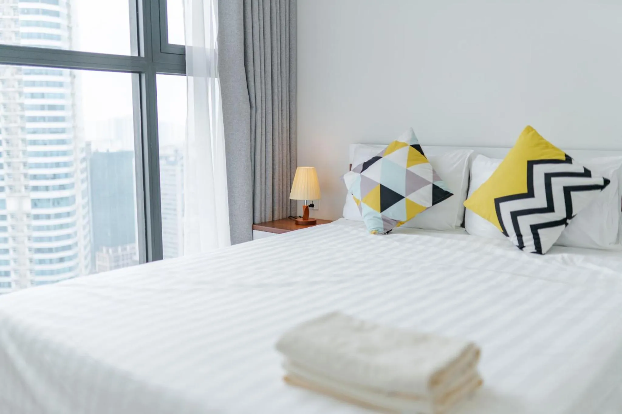 Bed in Luxury Apartment Vinhomes Skylake