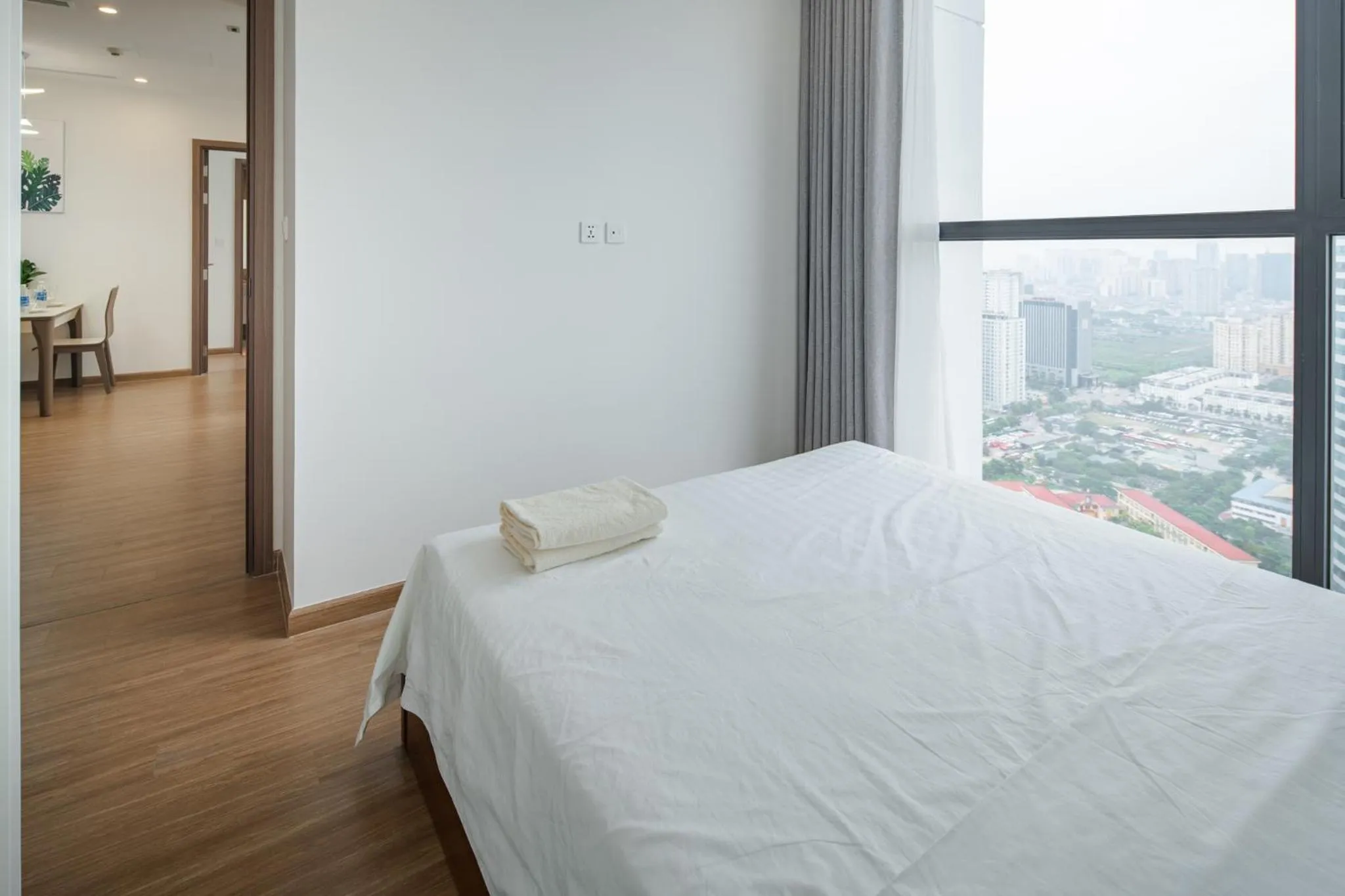 Bed in Luxury Apartment Vinhomes Skylake