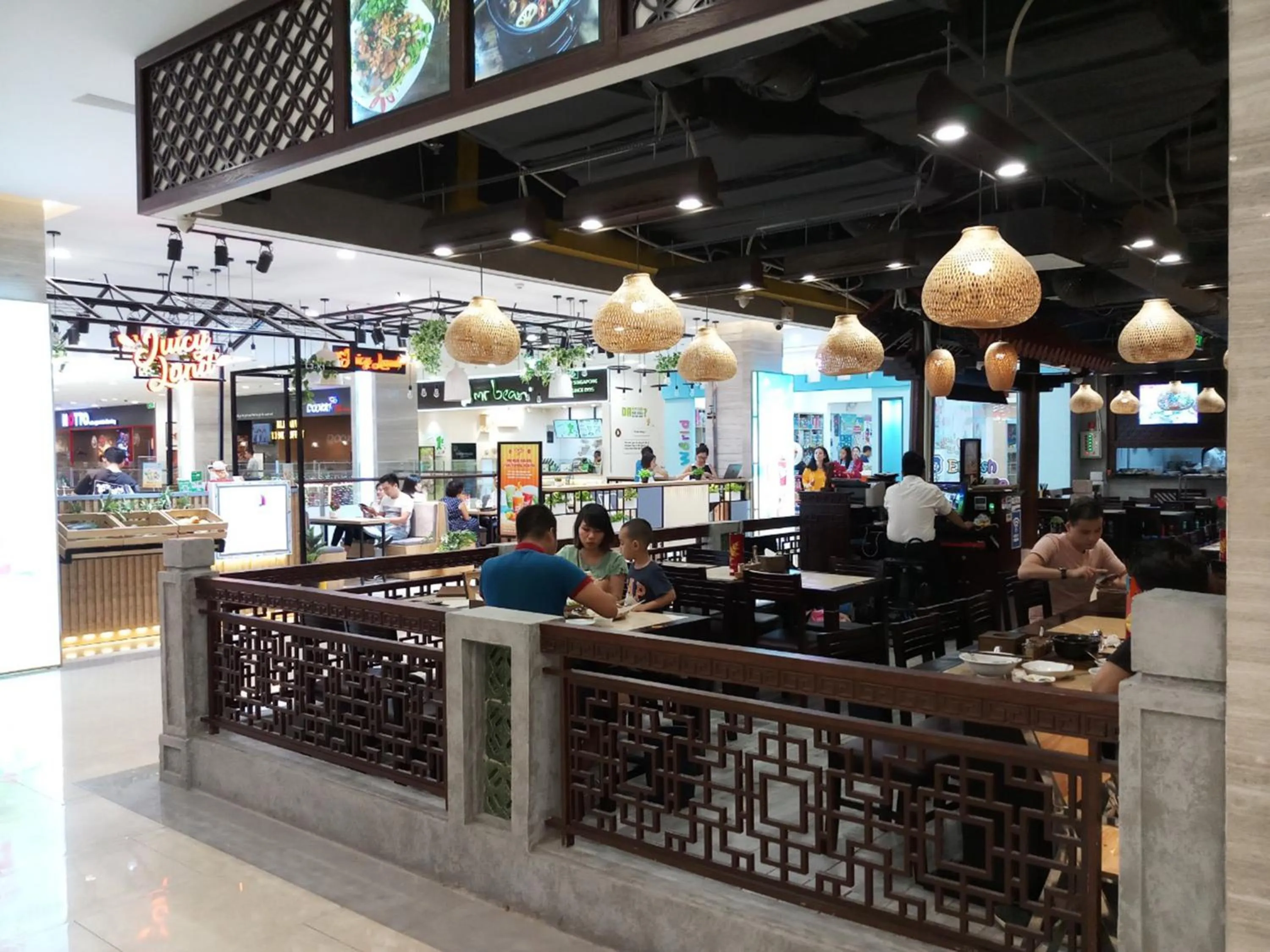 Property building in Luxury Apartment Vinhomes Skylake