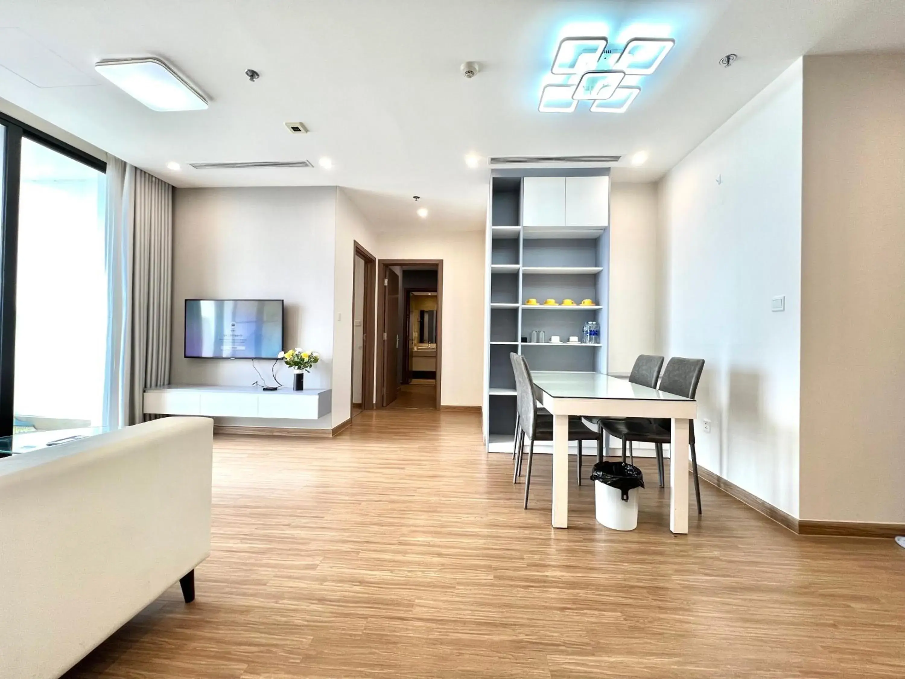 Three-Bedroom Apartment with Lake View in Luxury Apartment Vinhomes Skylake Three-Bedroom Apartment with Lake View in Luxury Apartment Vinhomes Skylake