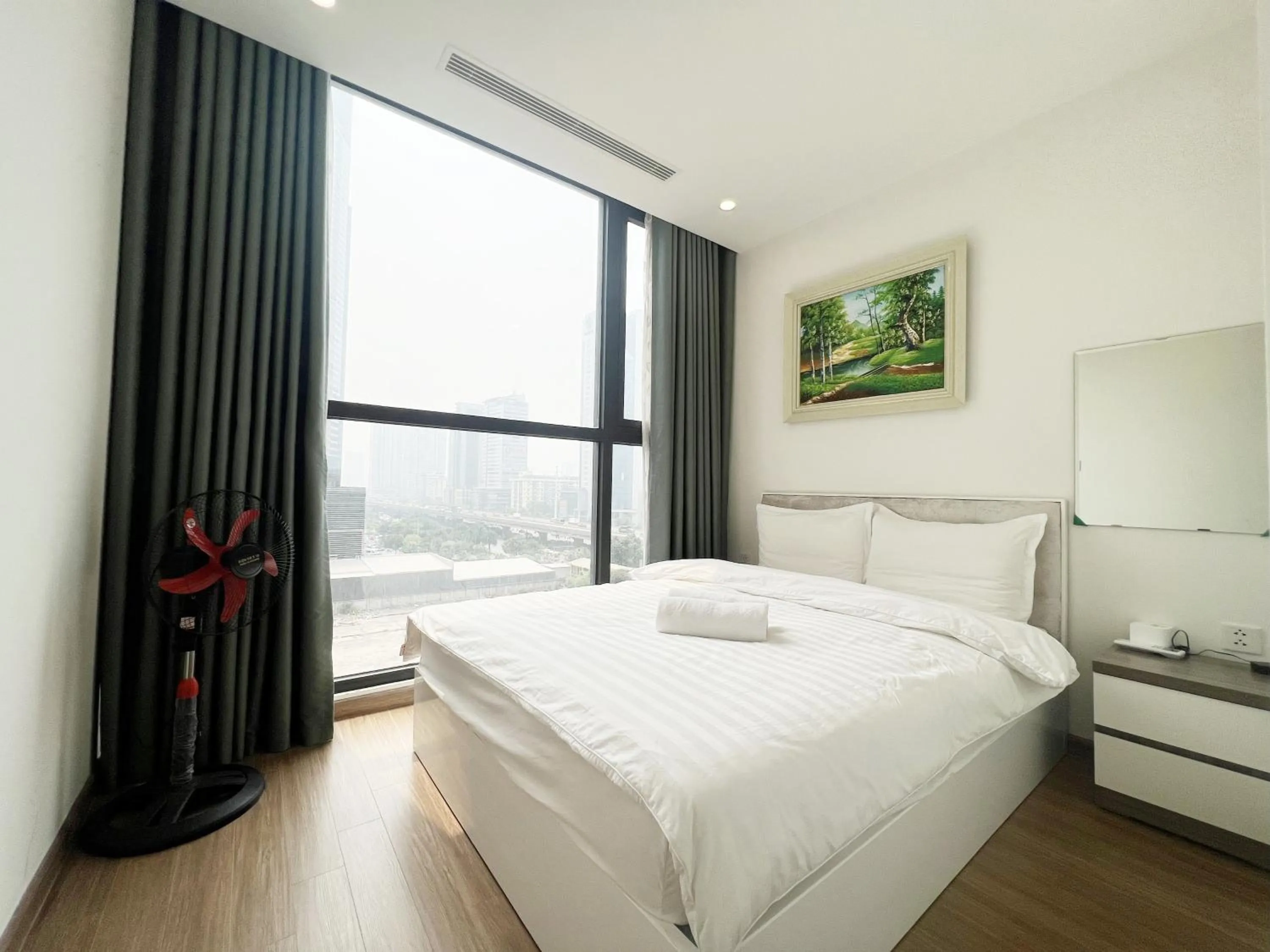 Bed in Luxury Apartment Vinhomes Skylake