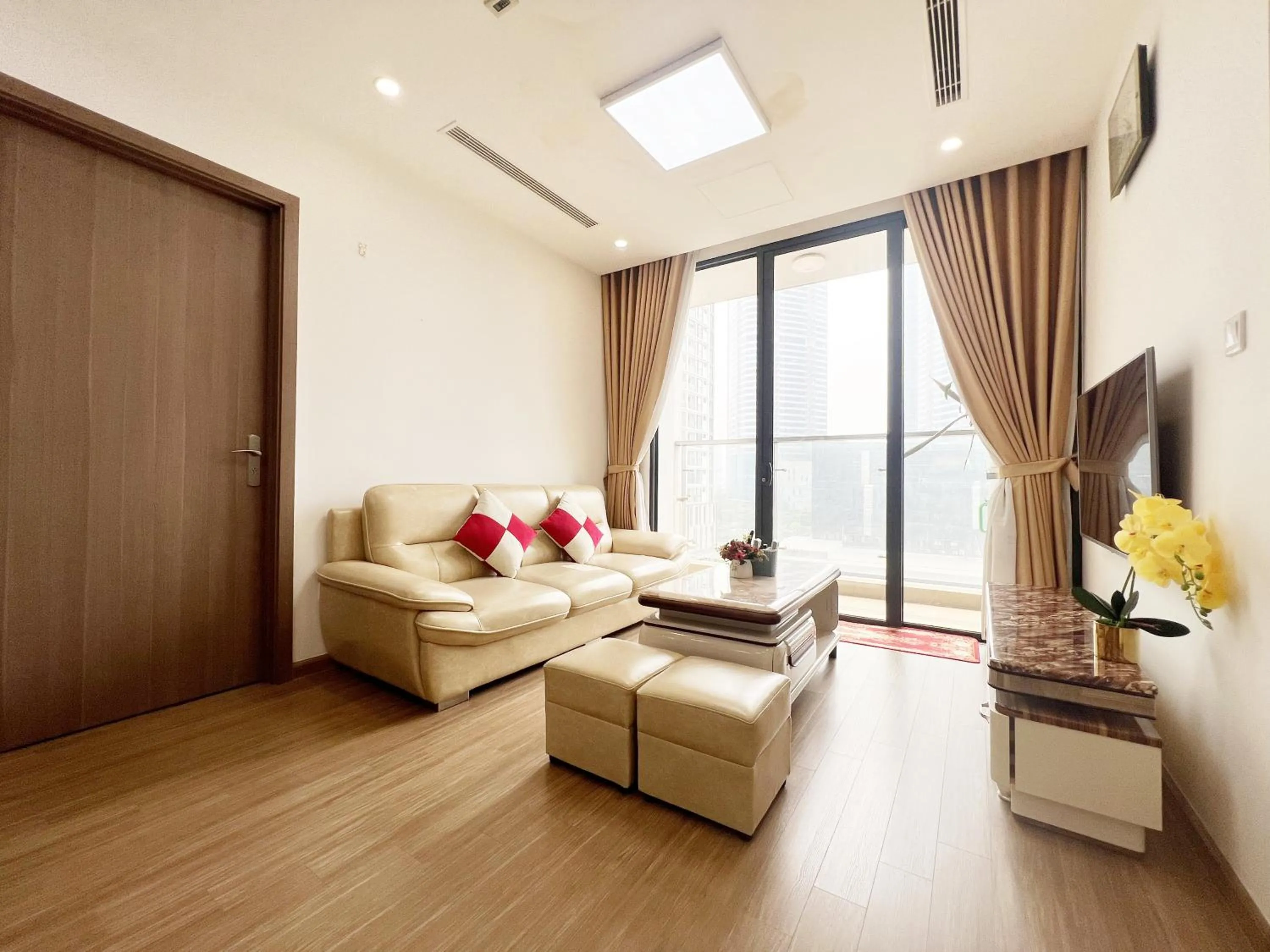 Bed in Luxury Apartment Vinhomes Skylake