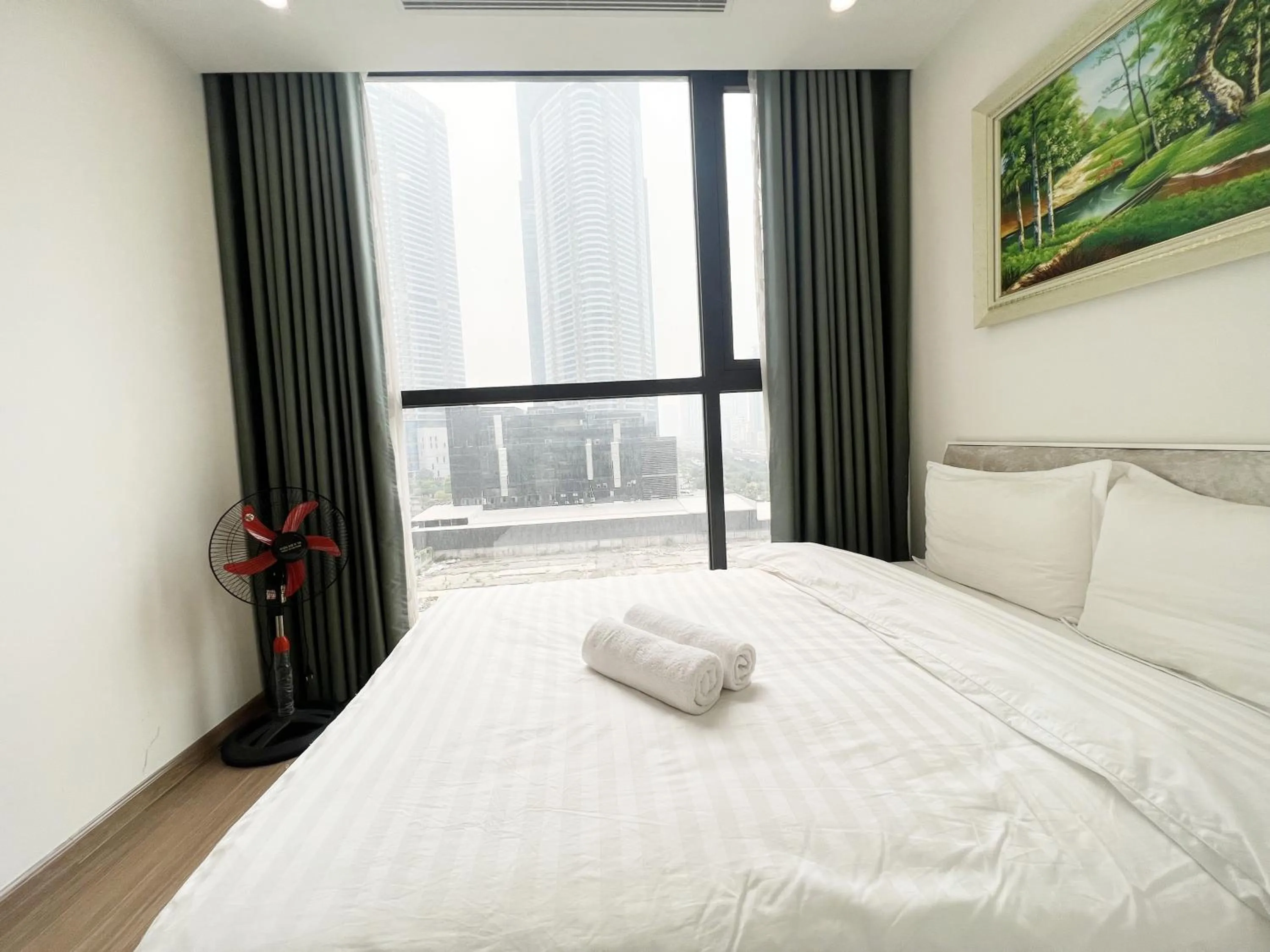 Bed in Luxury Apartment Vinhomes Skylake