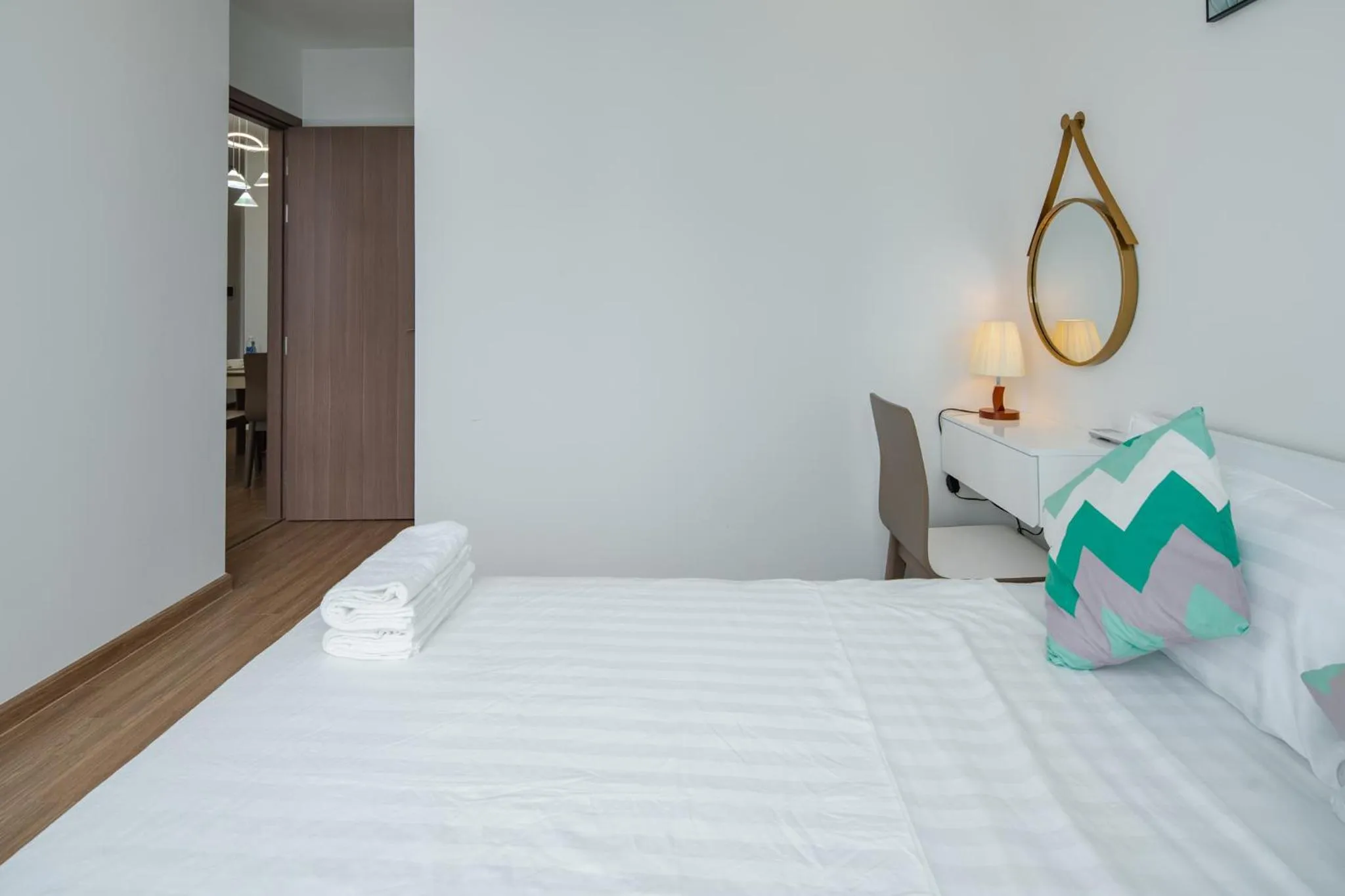 Bed in Luxury Apartment Vinhomes Skylake