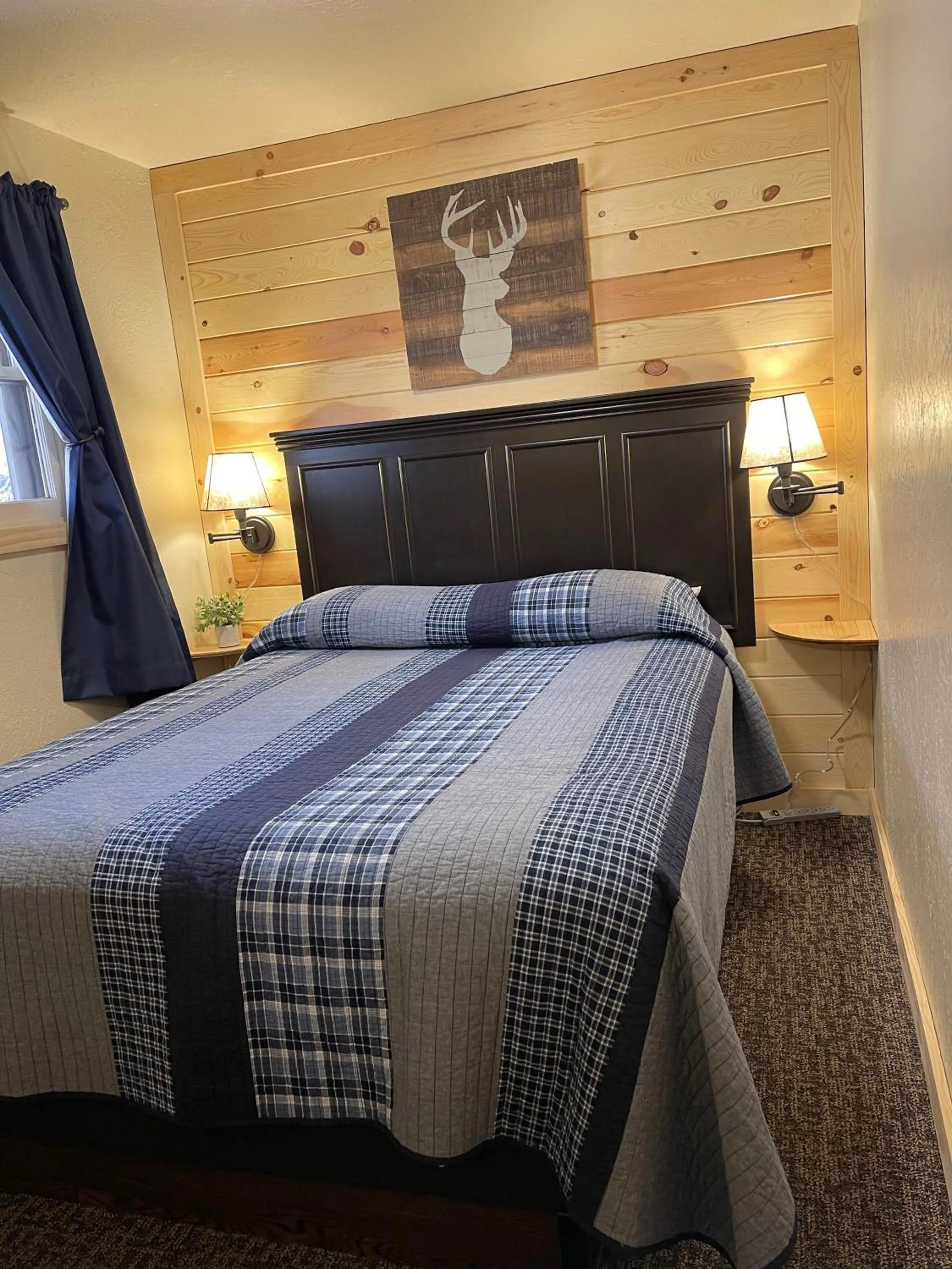 Bed in Mountain View Lodge & Cabins