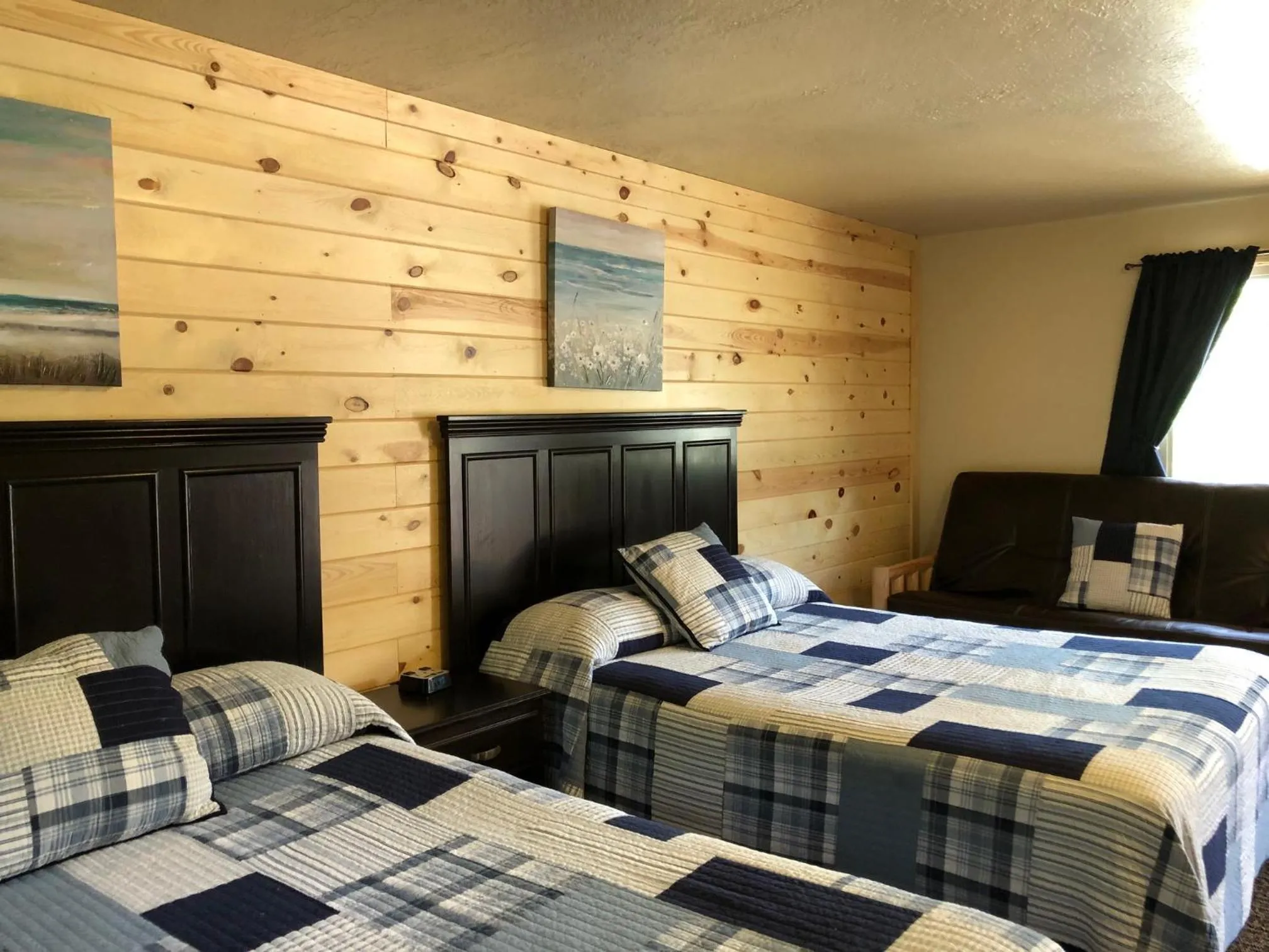 Bed in Mountain View Lodge & Cabins