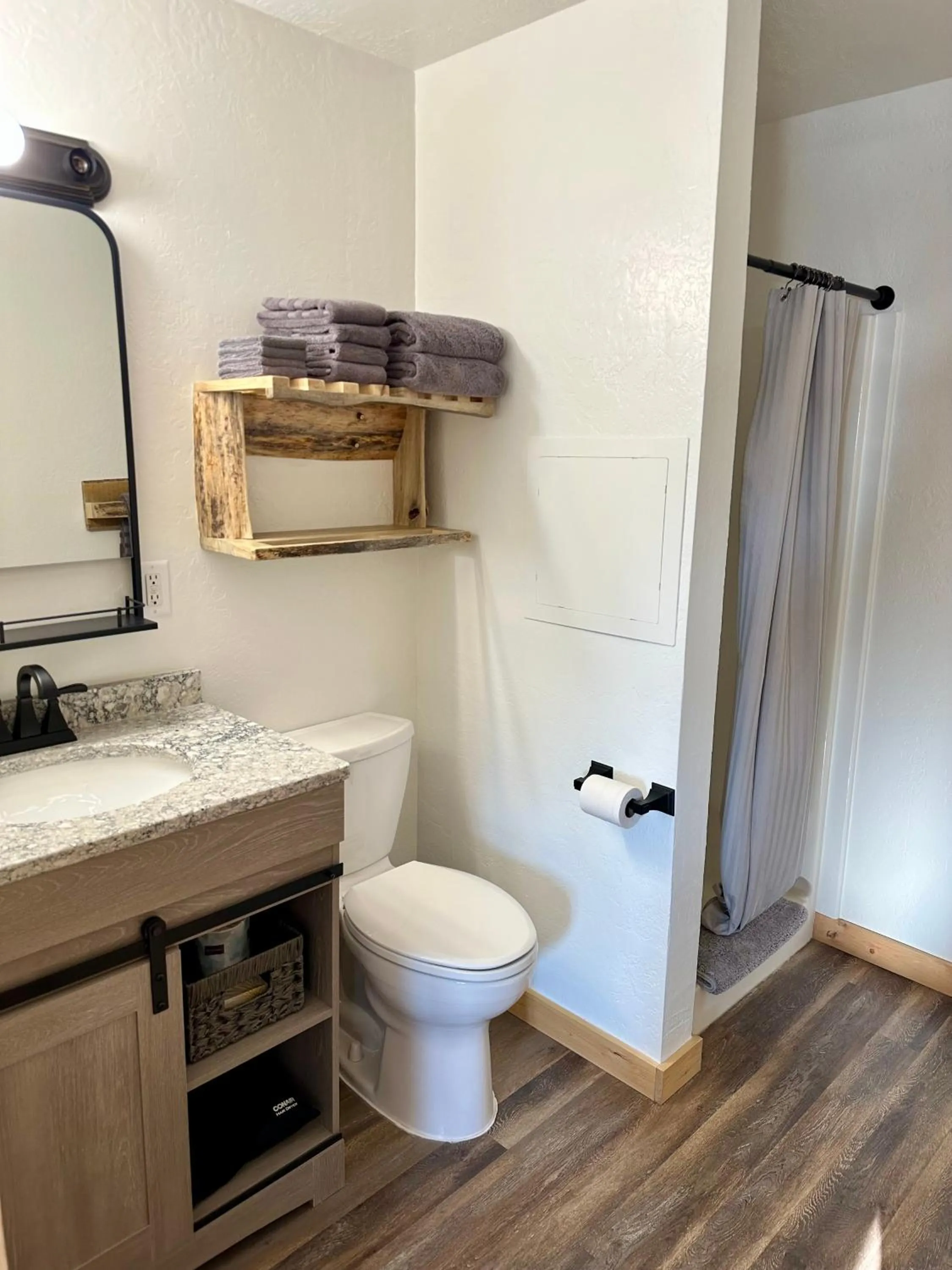 Shower in Mountain View Lodge & Cabins