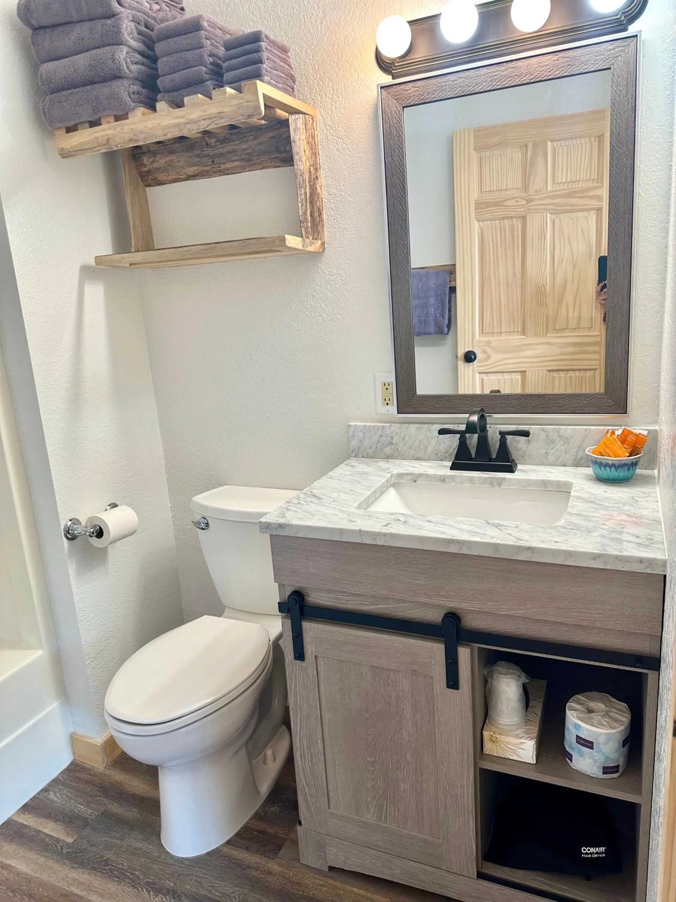 Bathroom in Mountain View Lodge & Cabins