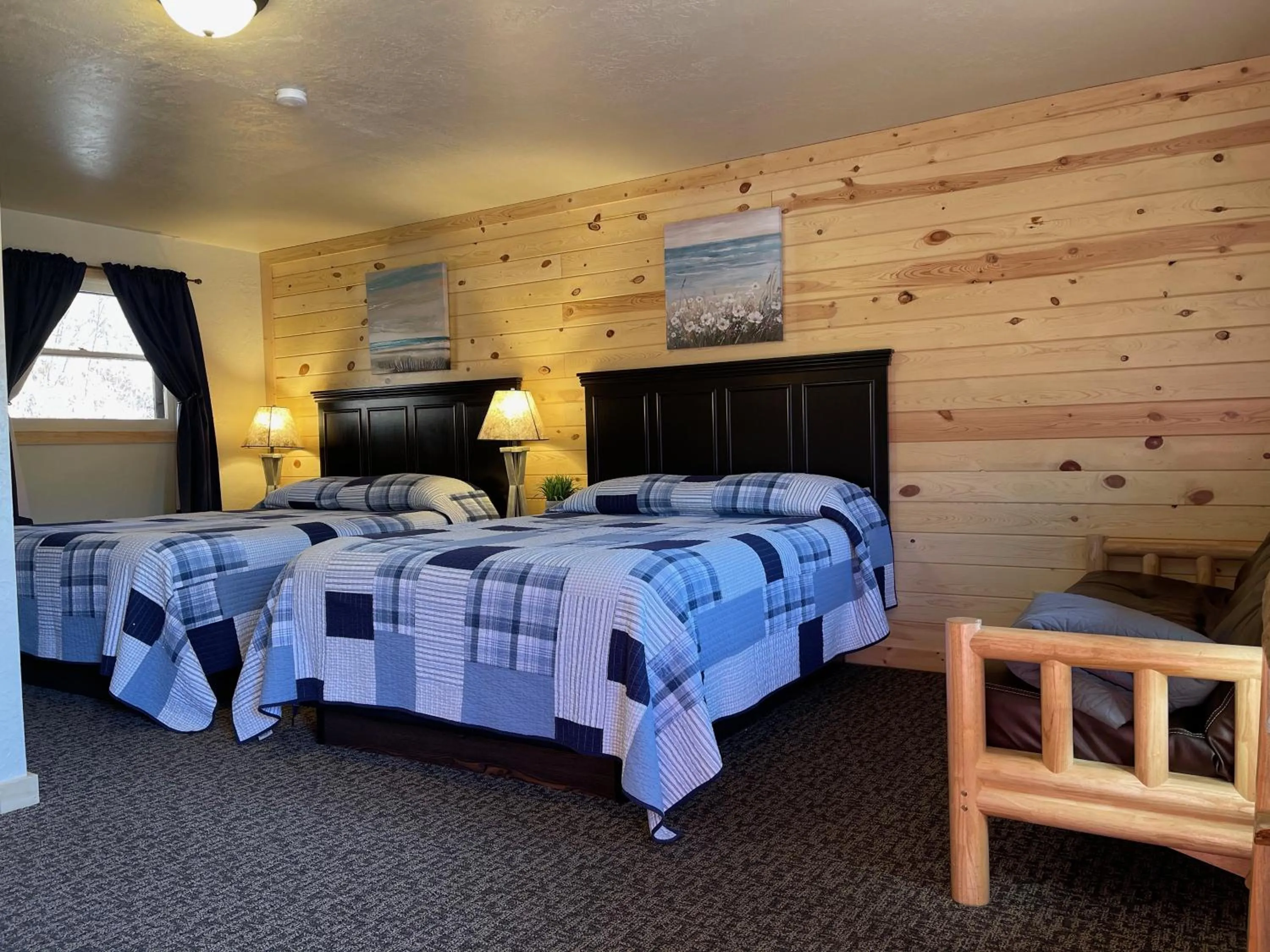 Bed in Mountain View Lodge & Cabins