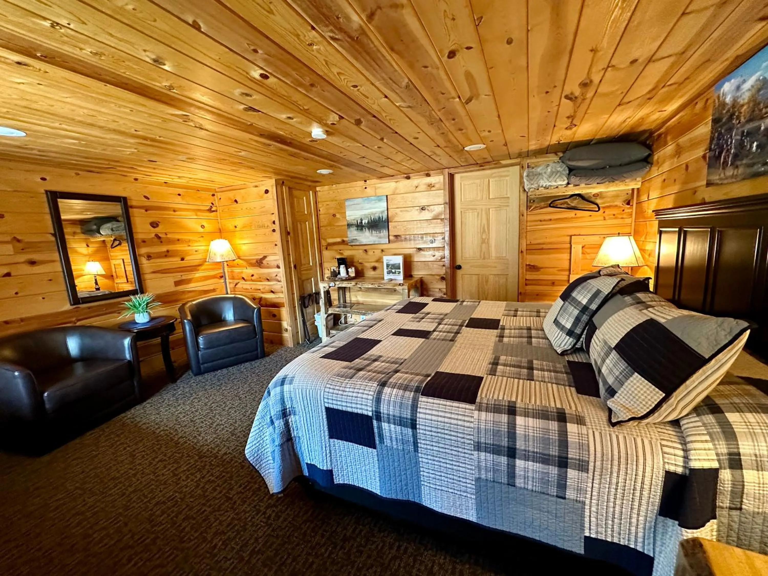 Bed in Mountain View Lodge & Cabins