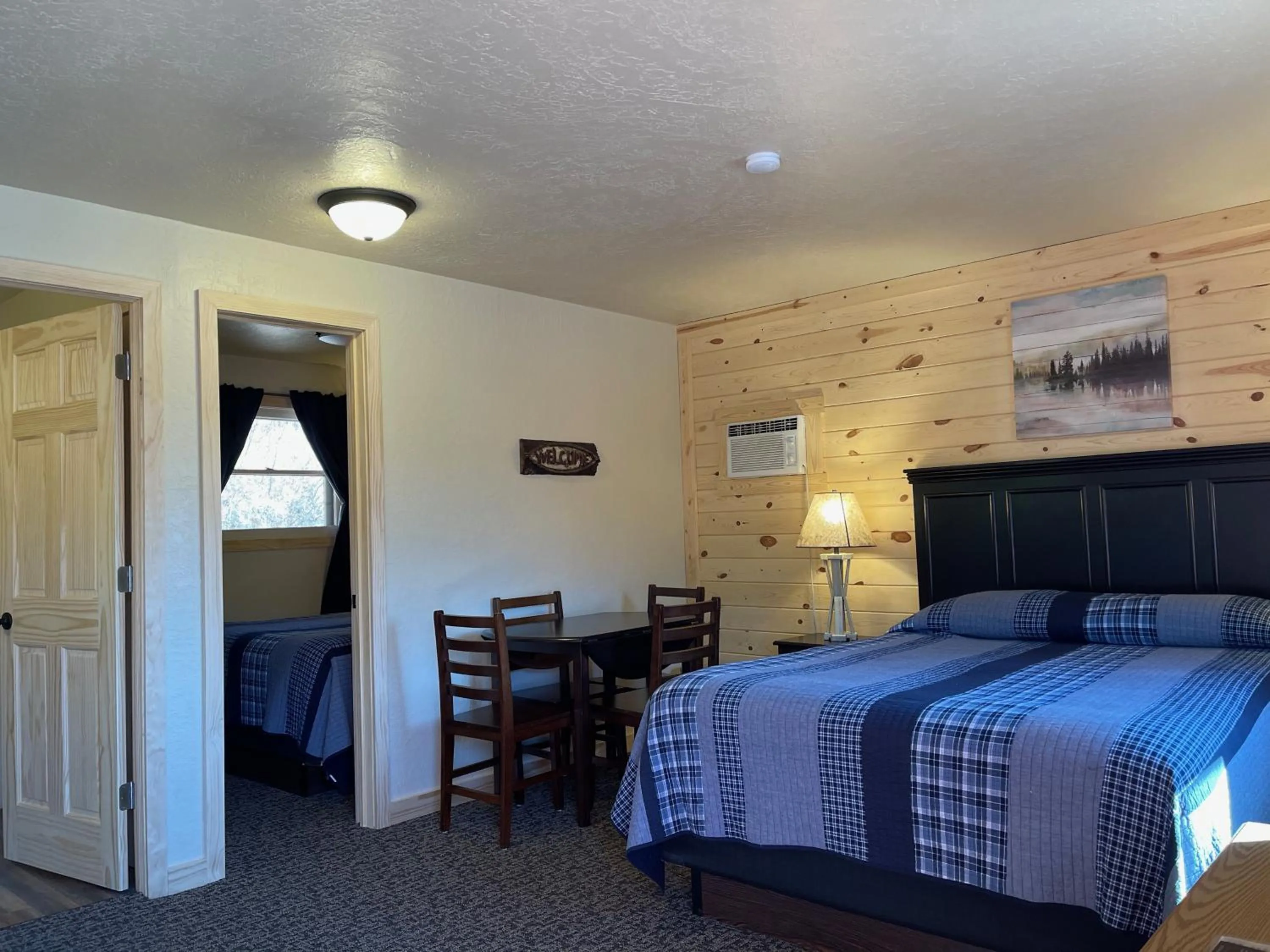 Bed in Mountain View Lodge & Cabins