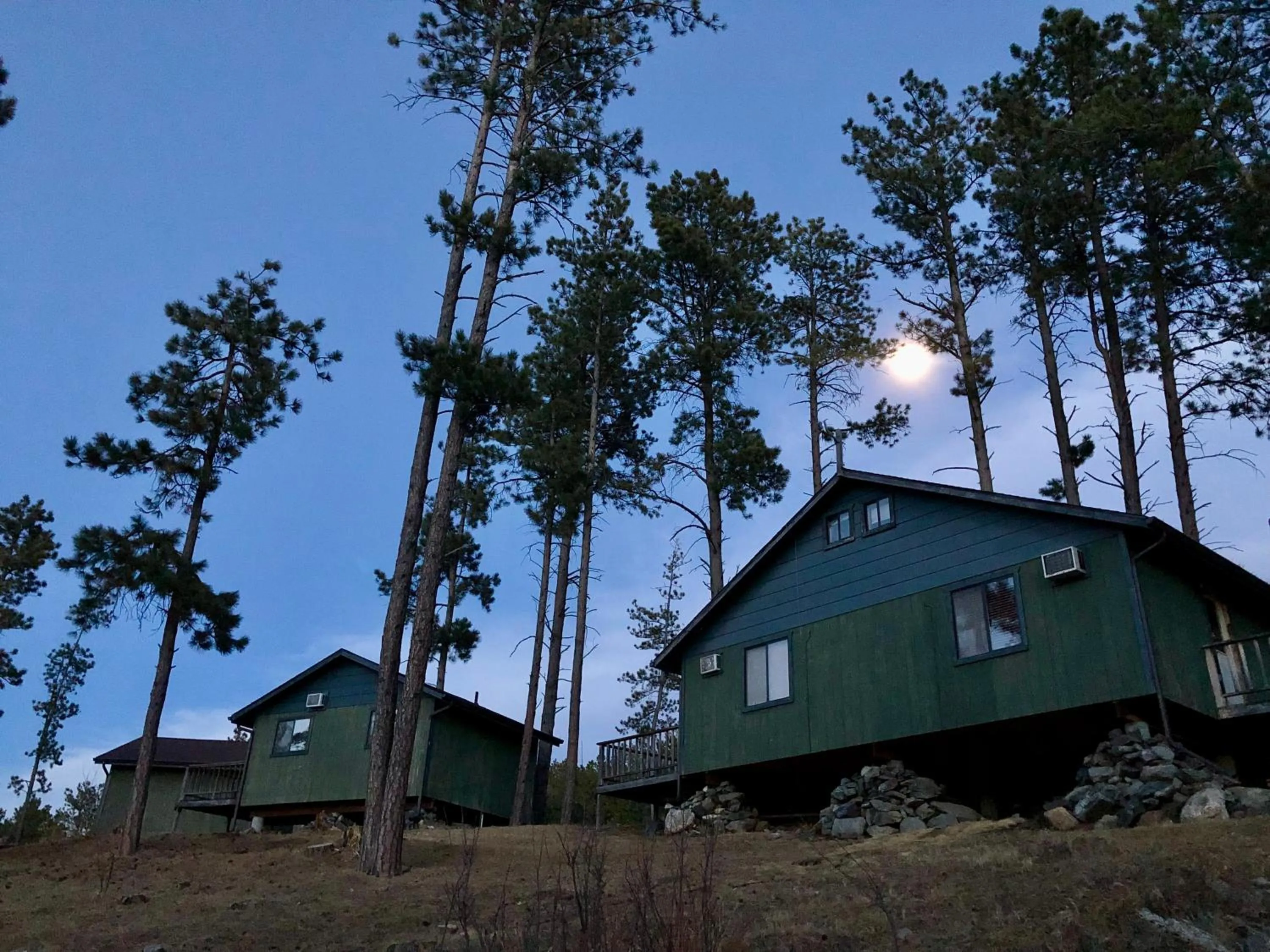 Night in Mountain View Lodge & Cabins
