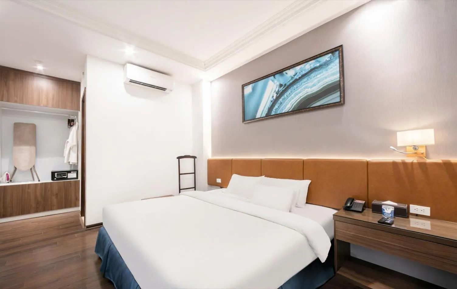 Bed in A25 Hotel - 193 Trung Kinh