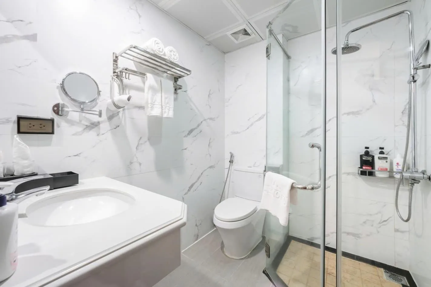 Toilet in A25 Hotel - 193 Trung Kinh