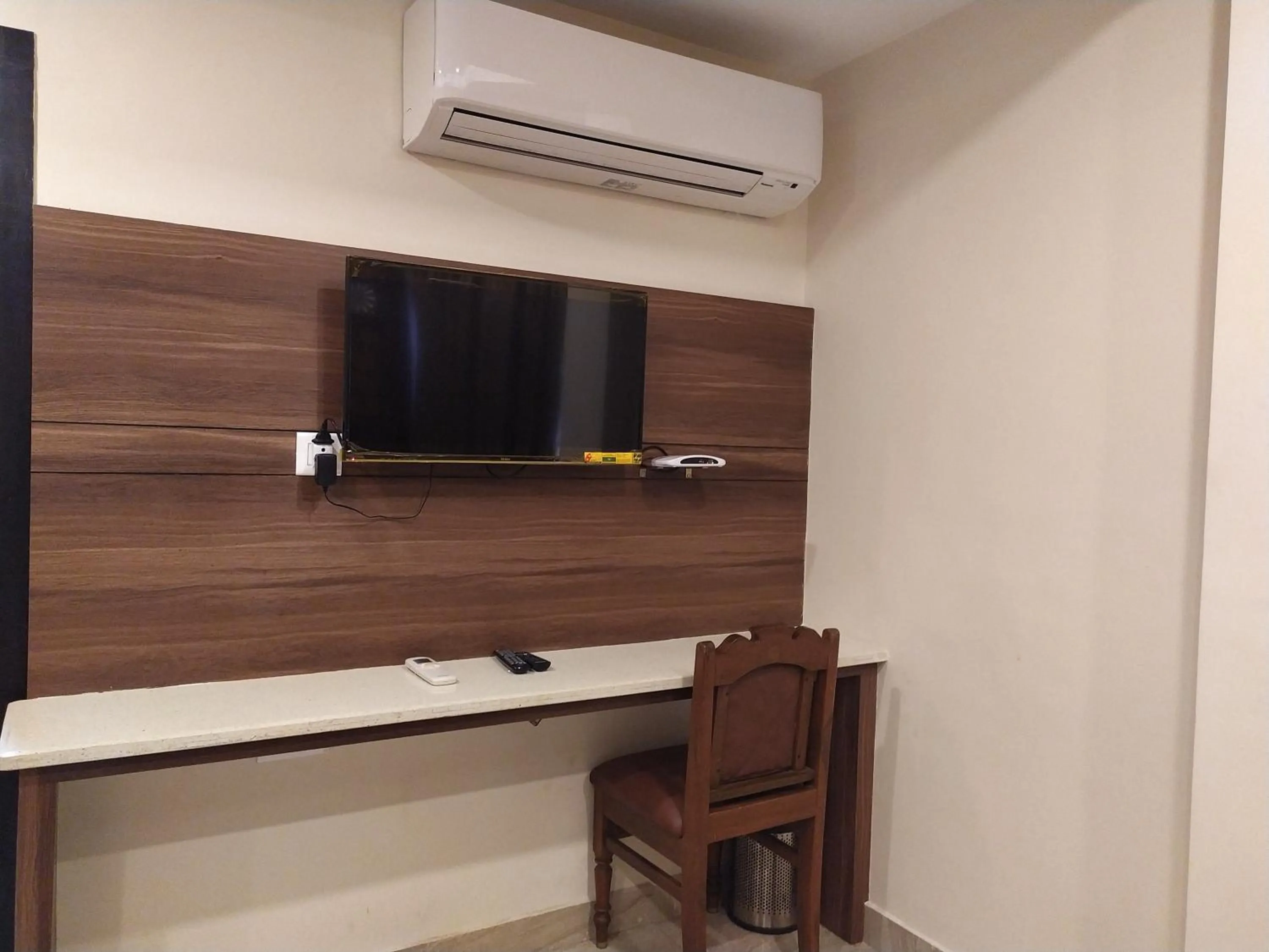 TV and multimedia in Hotel White Boutique