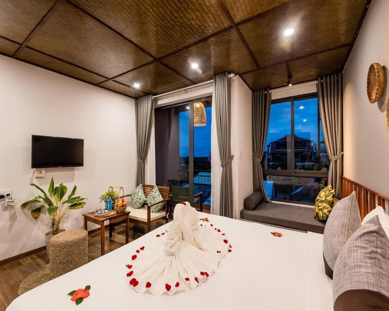 Bed in Tropical Home Villa