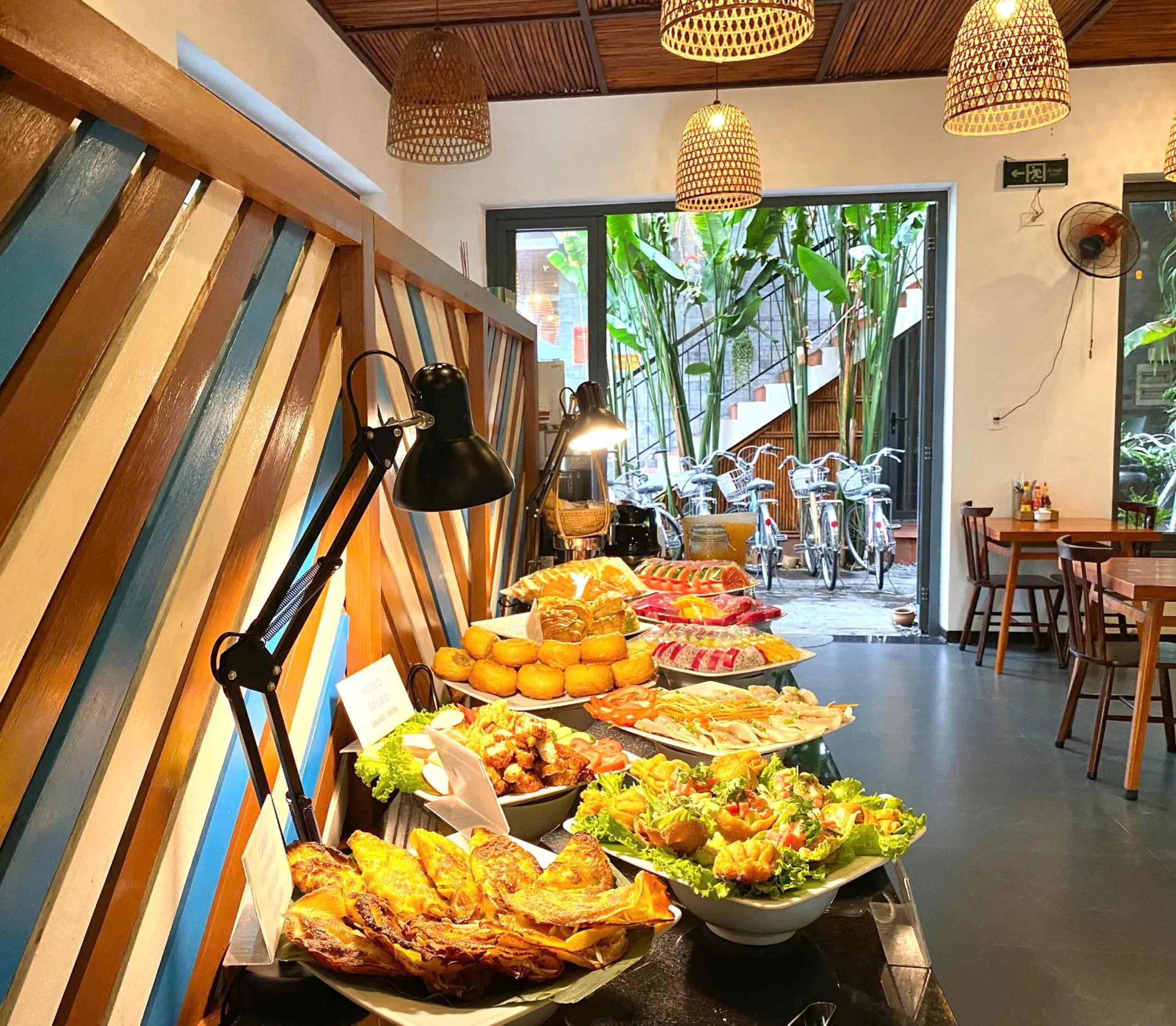 Restaurant/places to eat in Tropical Home Villa
