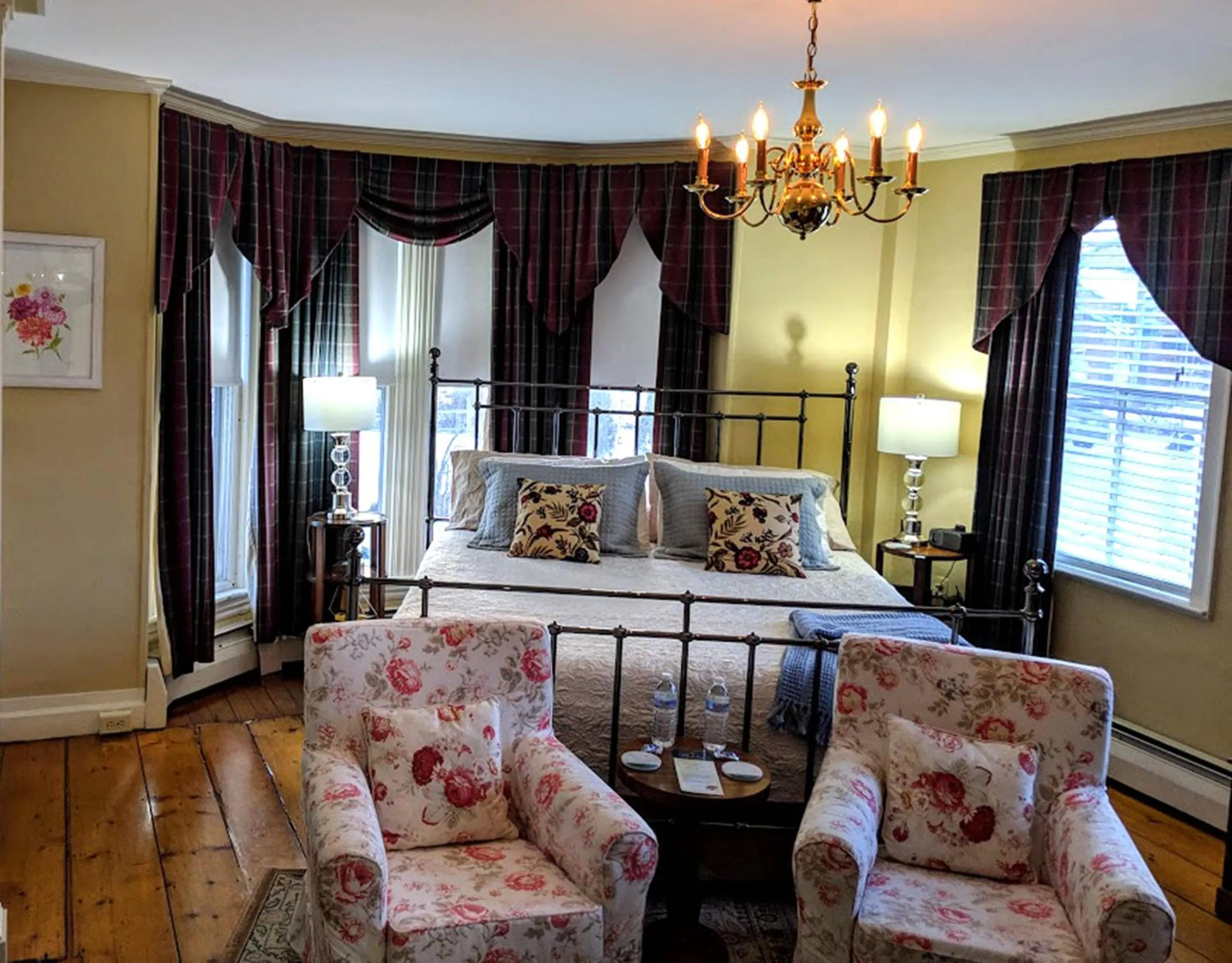 Photo of the whole room, Bed in Elms of Camden
