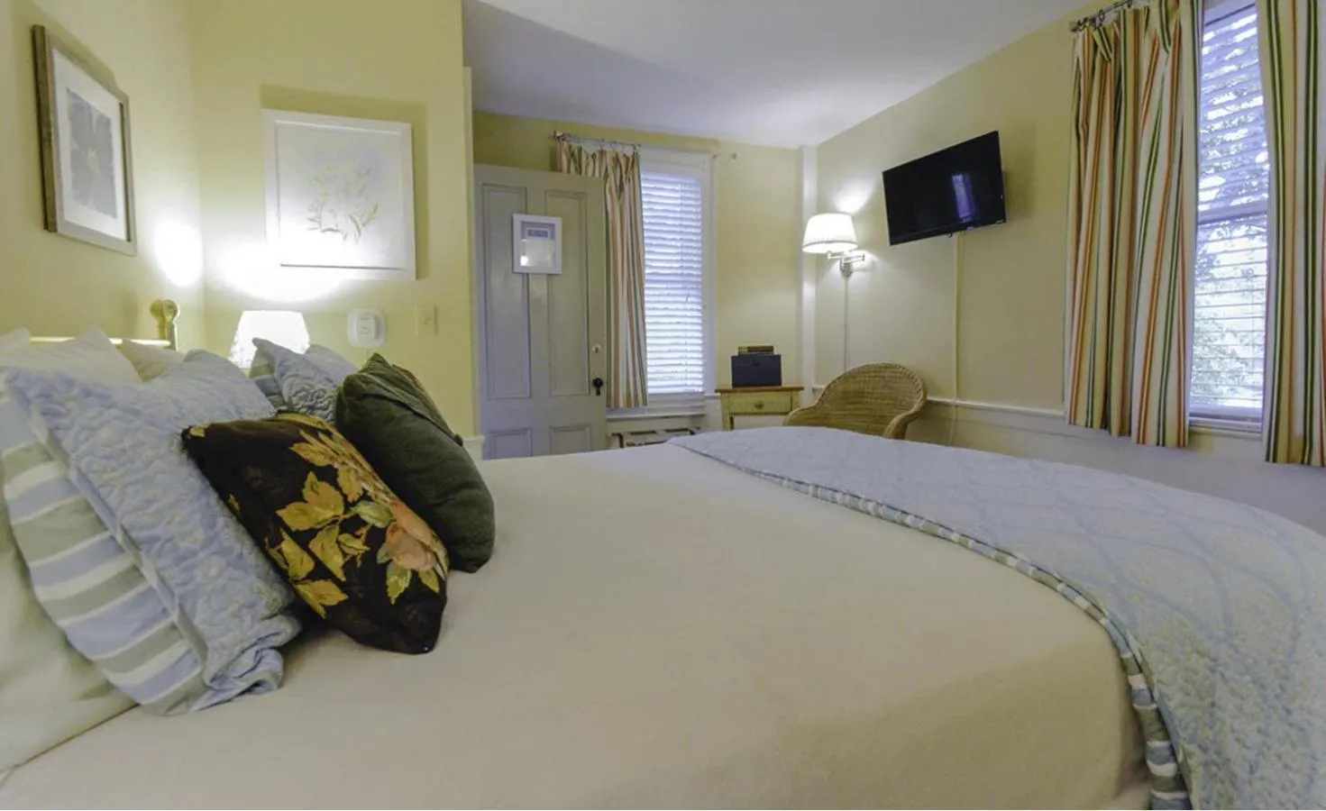 Bathroom, Bed in Elms of Camden