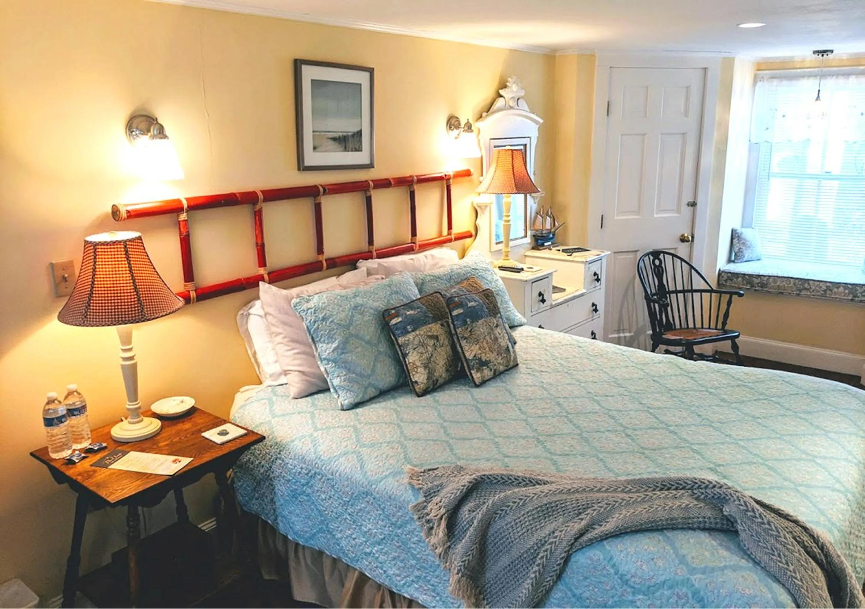 Photo of the whole room, Bed in Elms of Camden