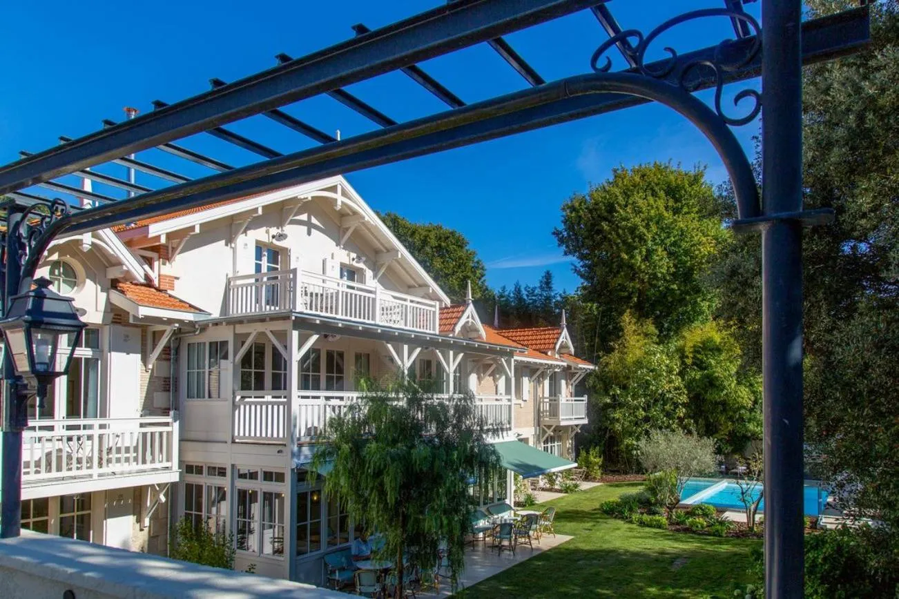 Property building in La Villa du Moulleau